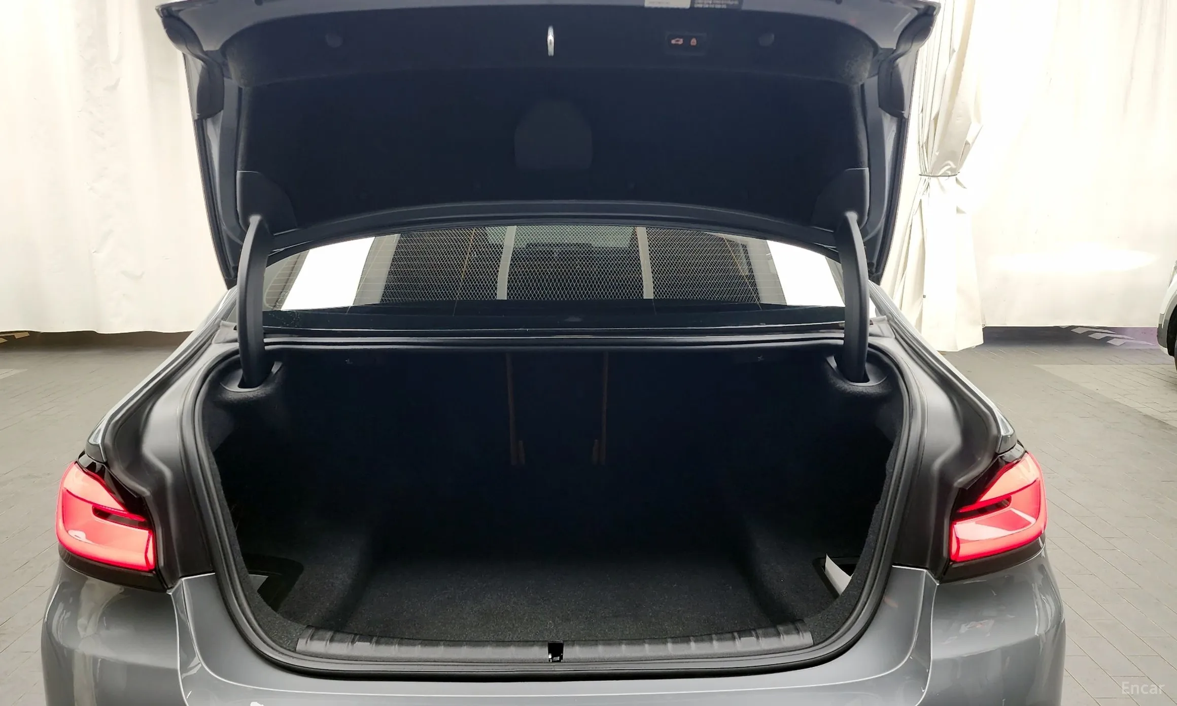 BMW 5 Series (G30) превью 20