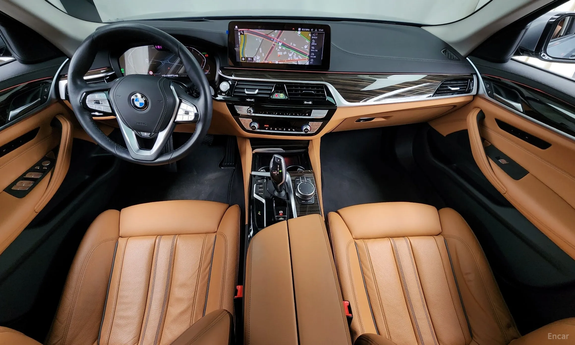 BMW 5 Series (G30) превью 7