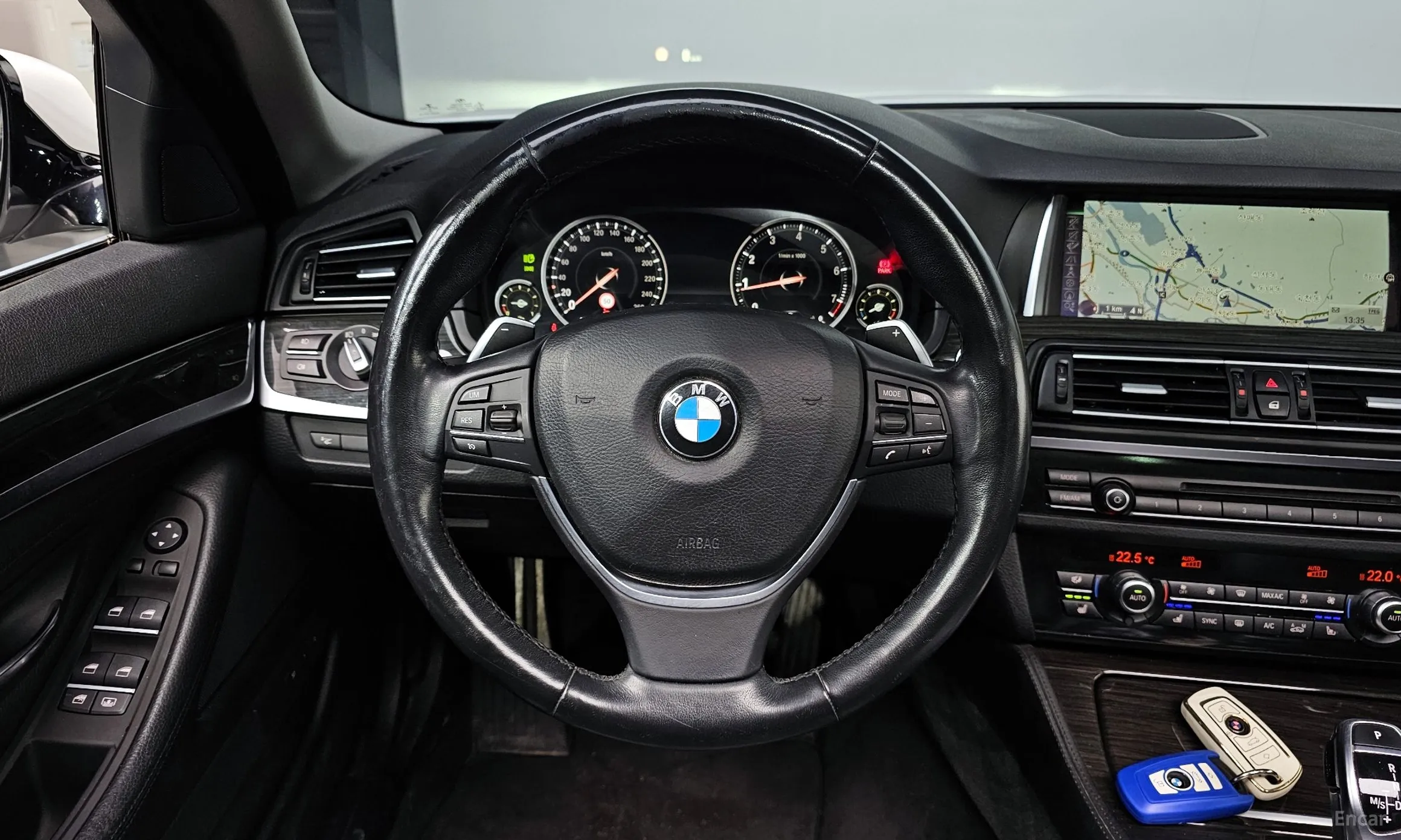 BMW 5 Series (F10) превью 13