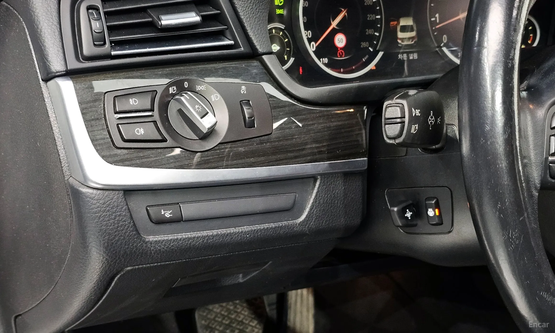 BMW 5 Series (F10) превью 16