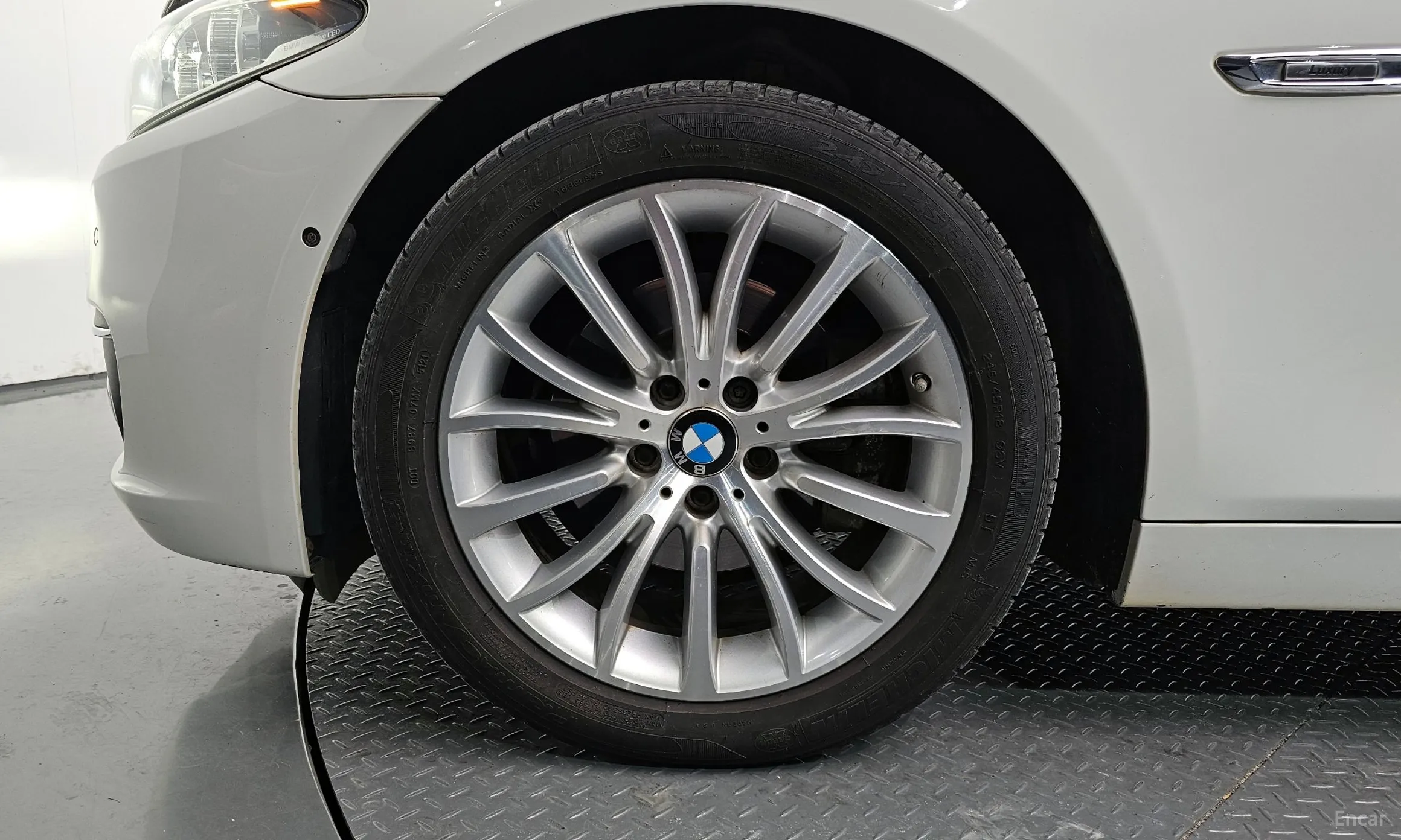 BMW 5 Series (F10) превью 5