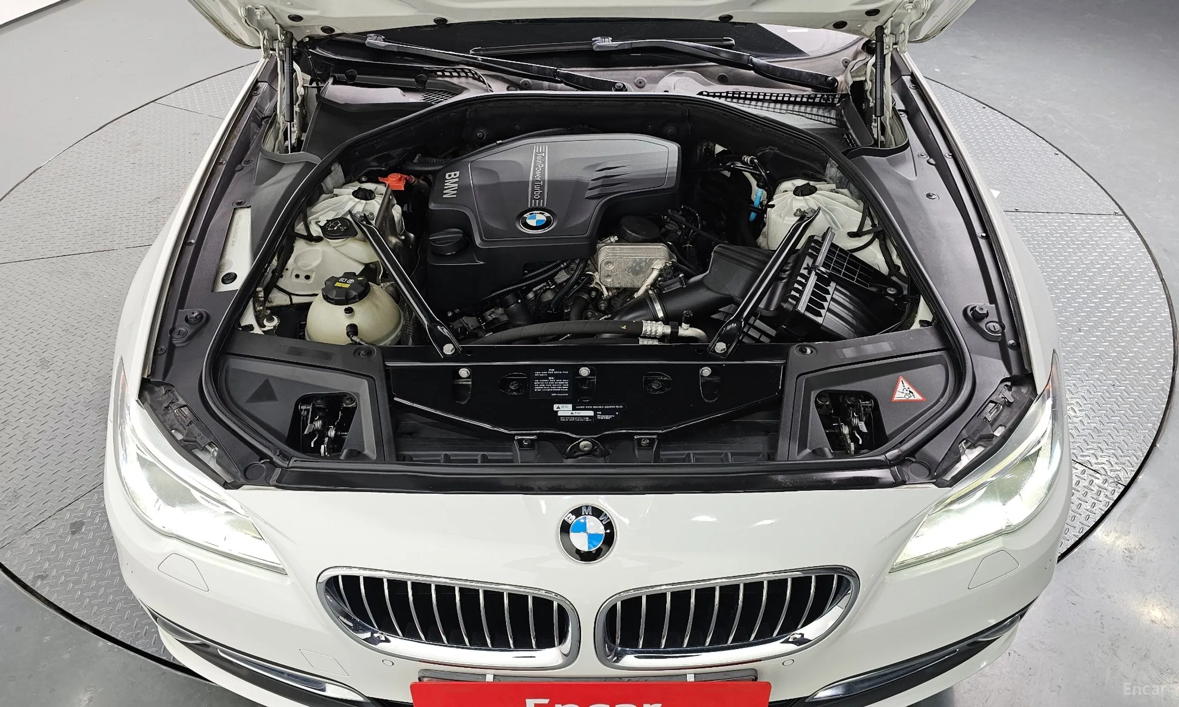 BMW 5 Series (F10) превью 6