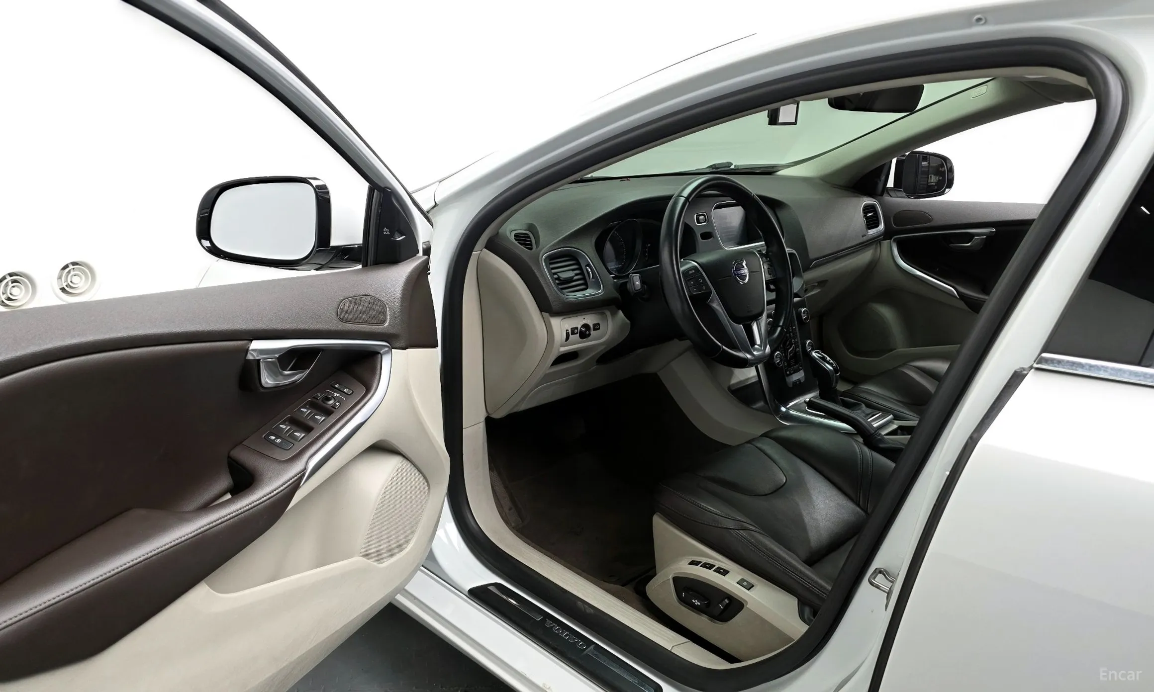 Volvo V40 превью 10