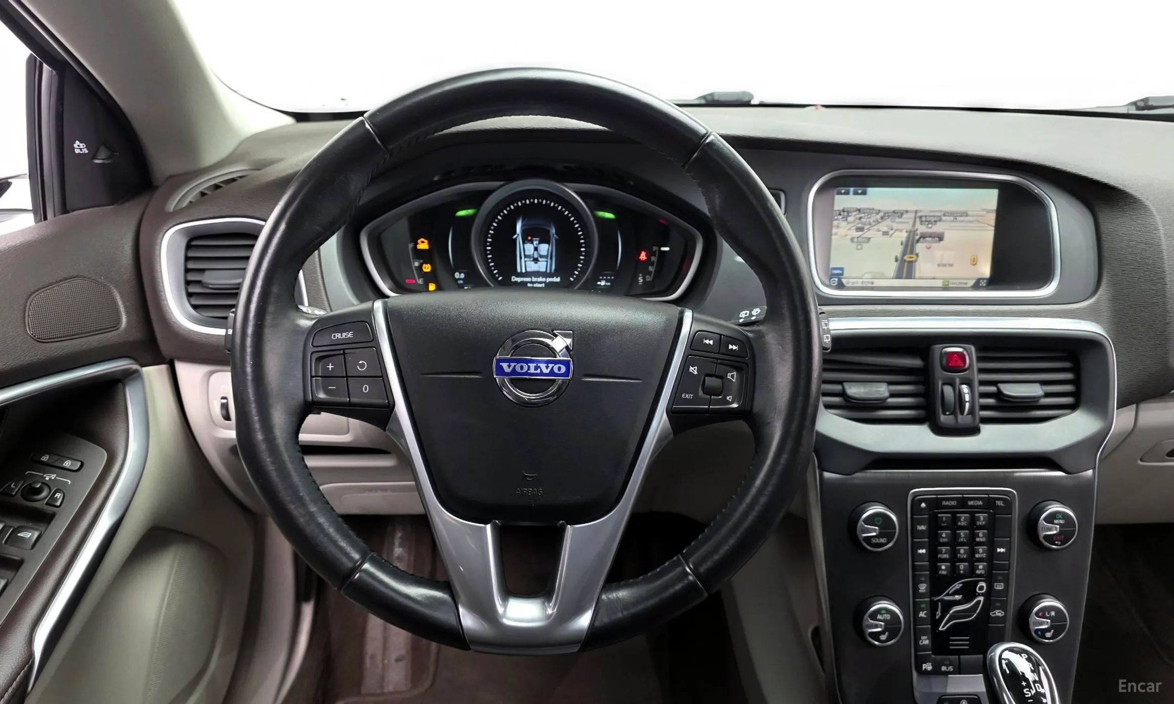 Volvo V40 превью 13