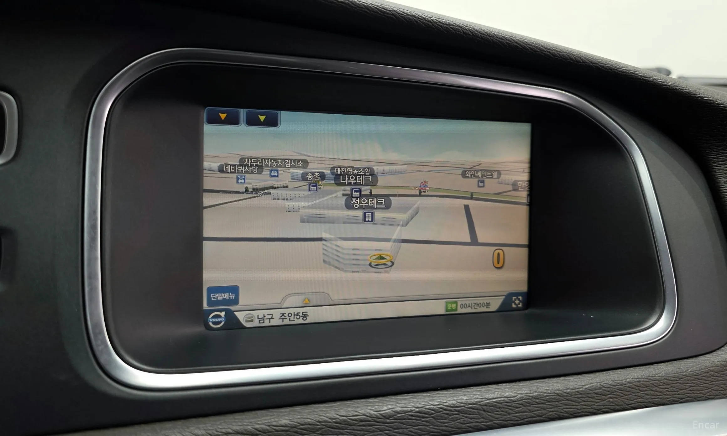 Volvo V40 превью 14