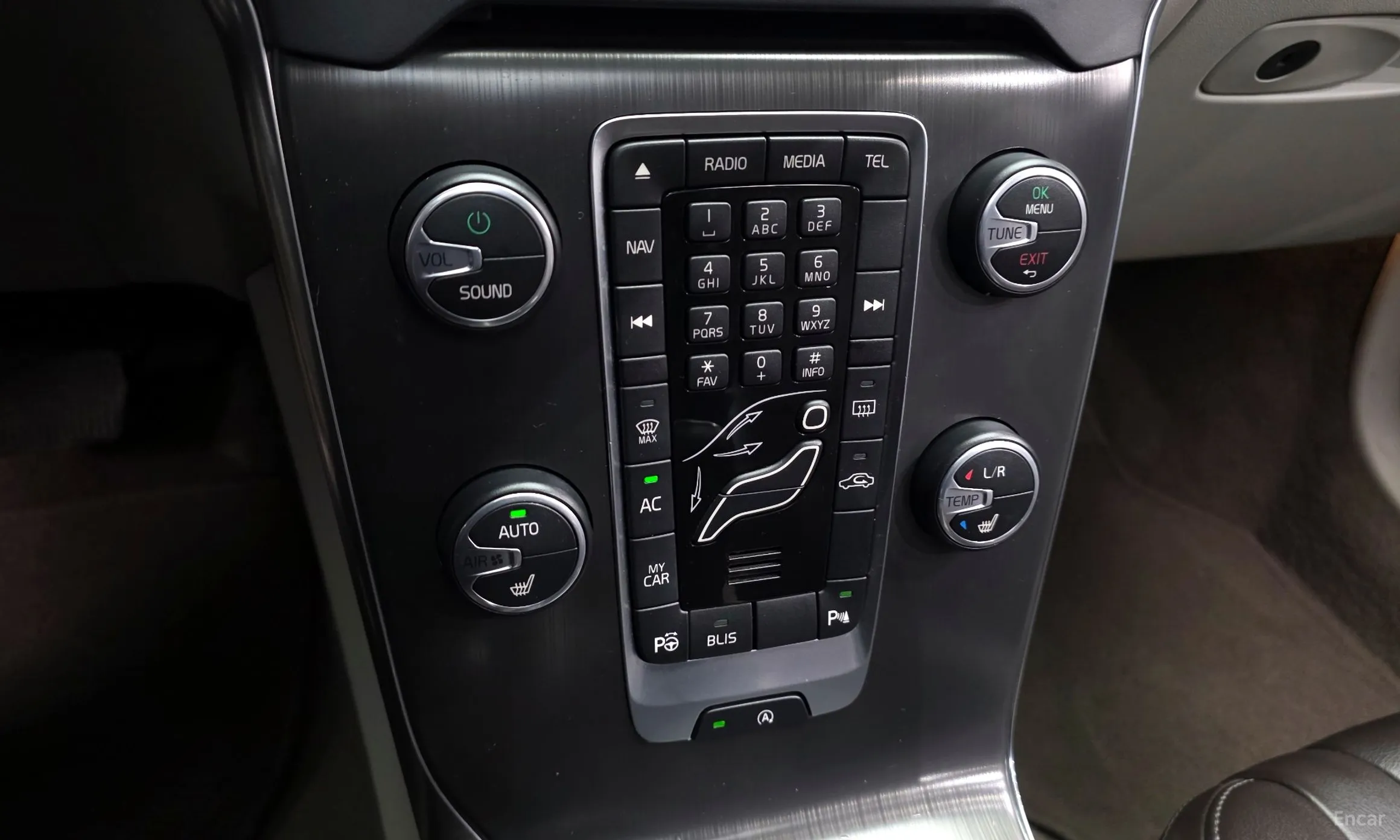 Volvo V40 превью 18