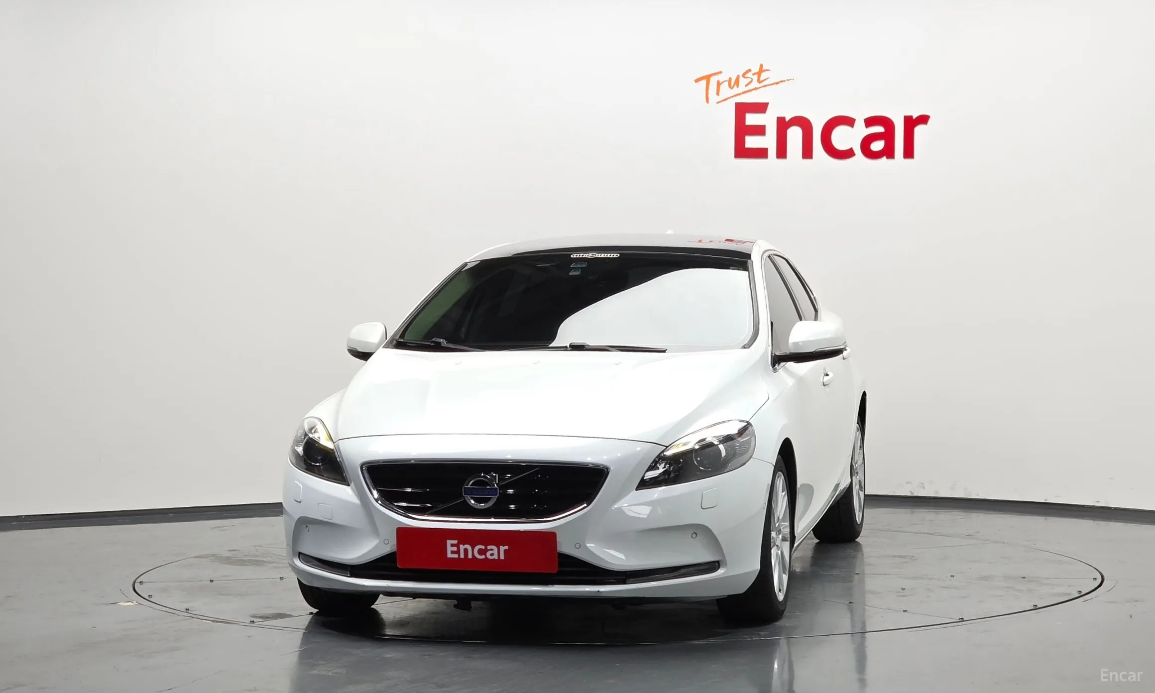 Volvo V40 превью 3