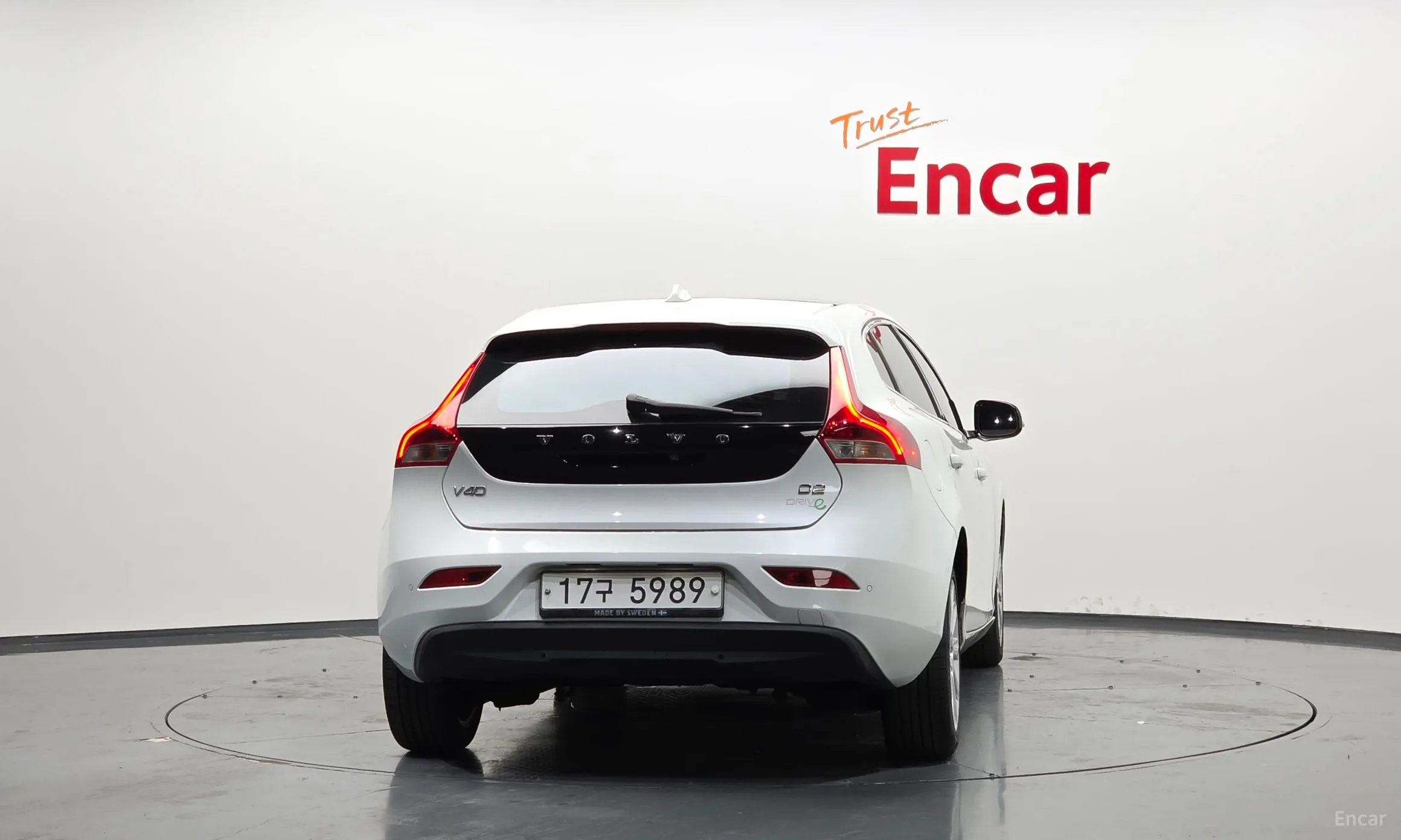 Volvo V40 превью 4