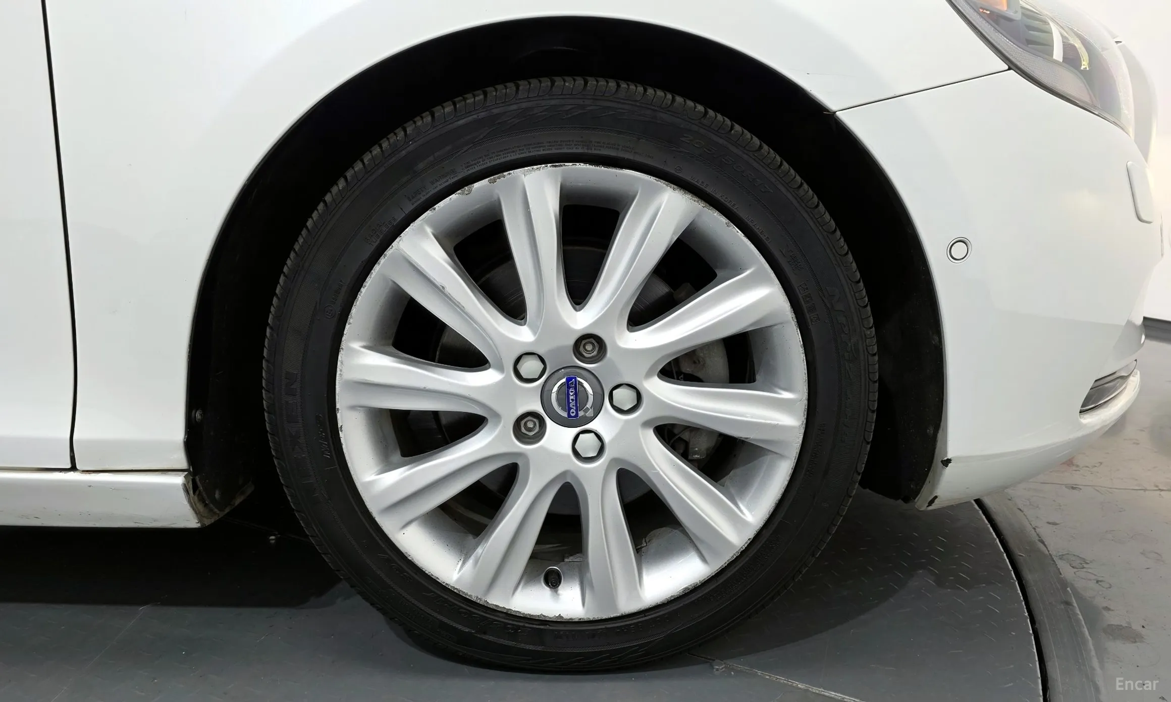 Volvo V40 превью 5