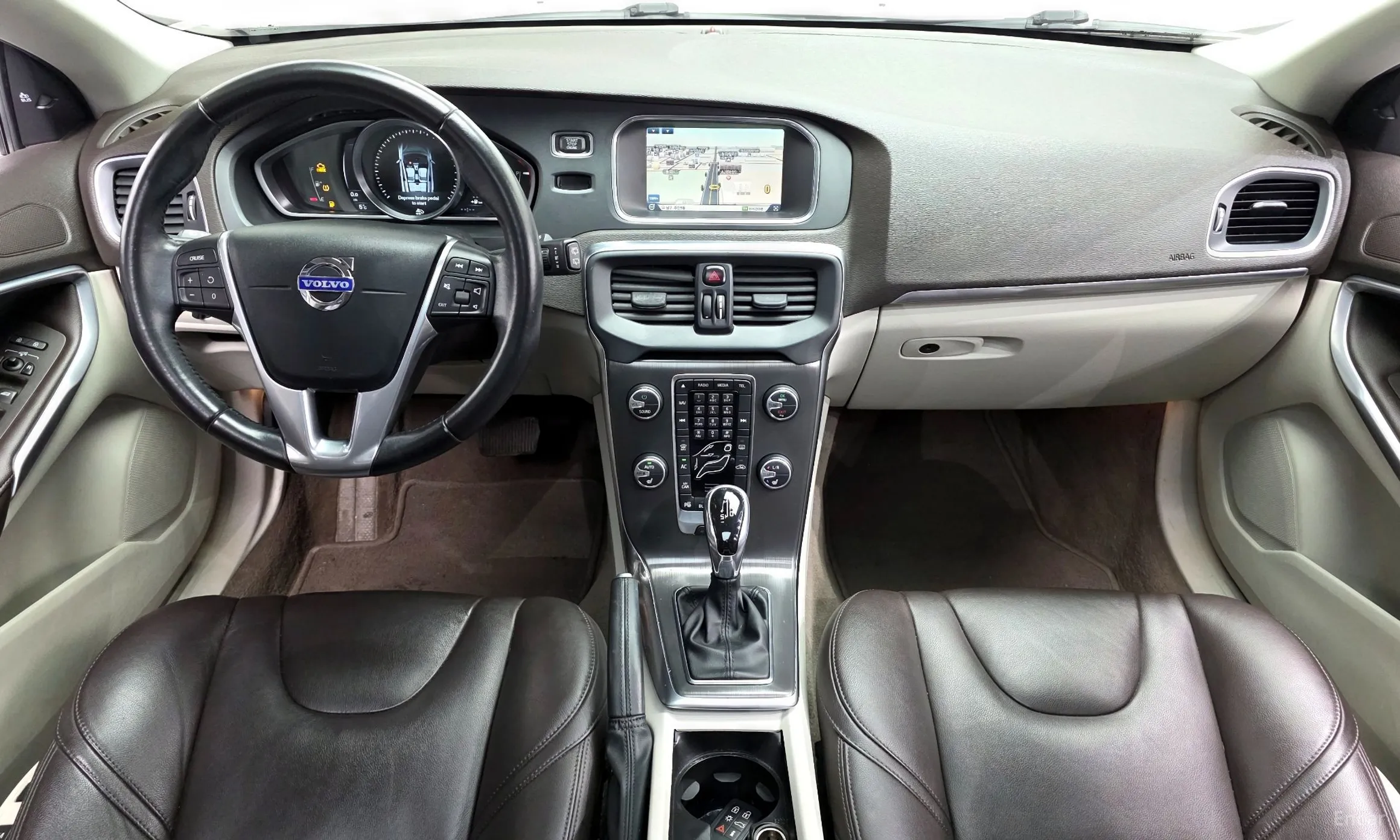 Volvo V40 превью 7