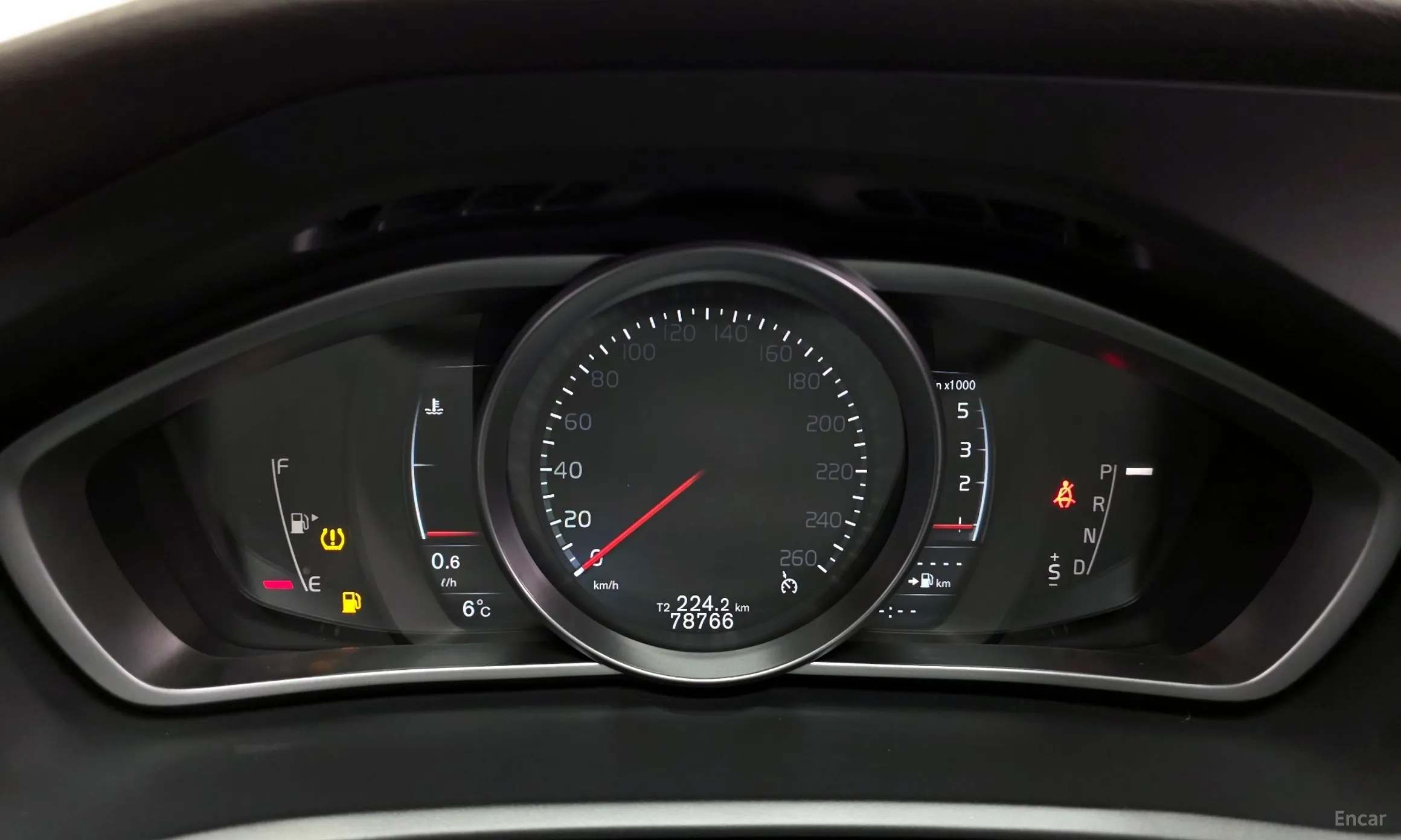 Volvo V40 превью 8