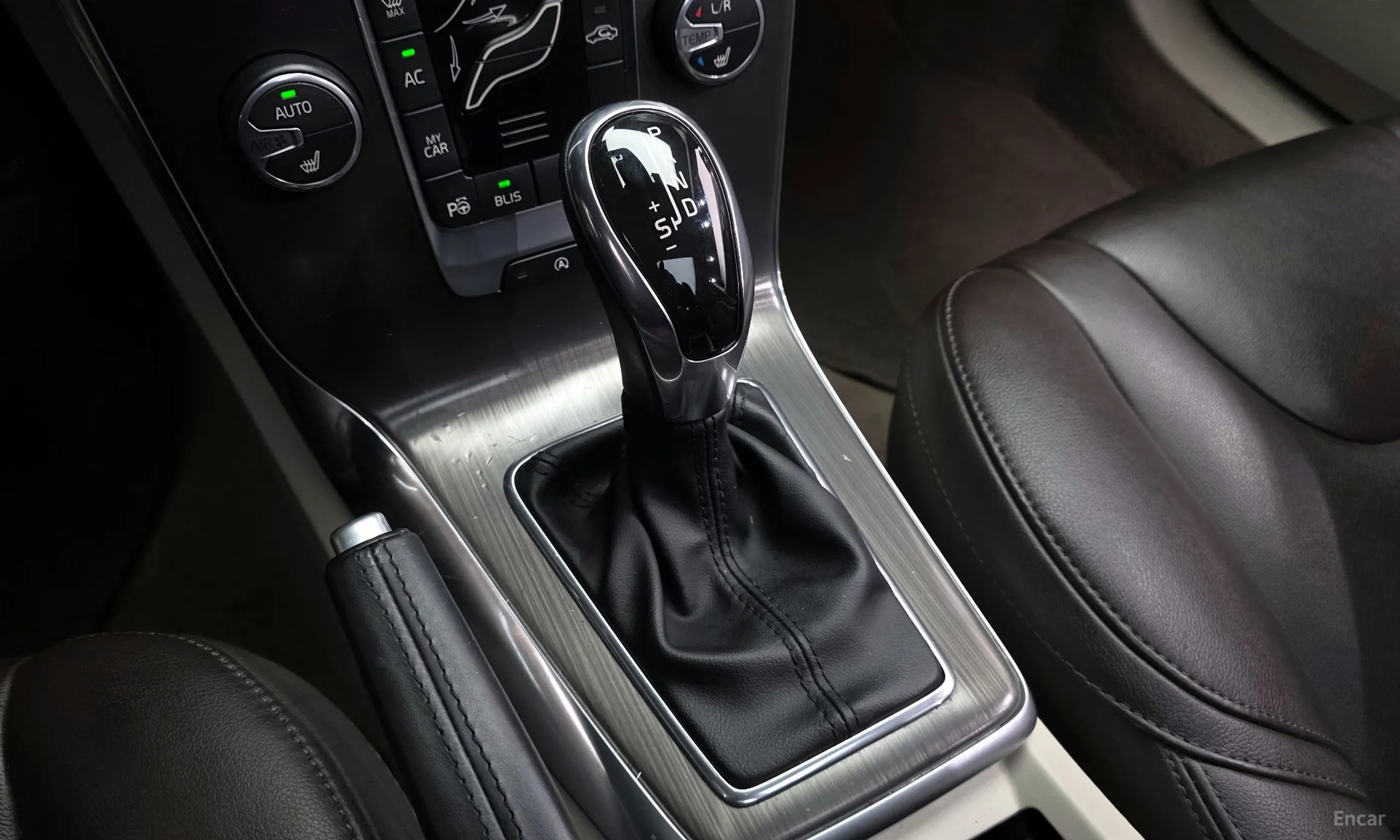 Volvo V40 превью 9