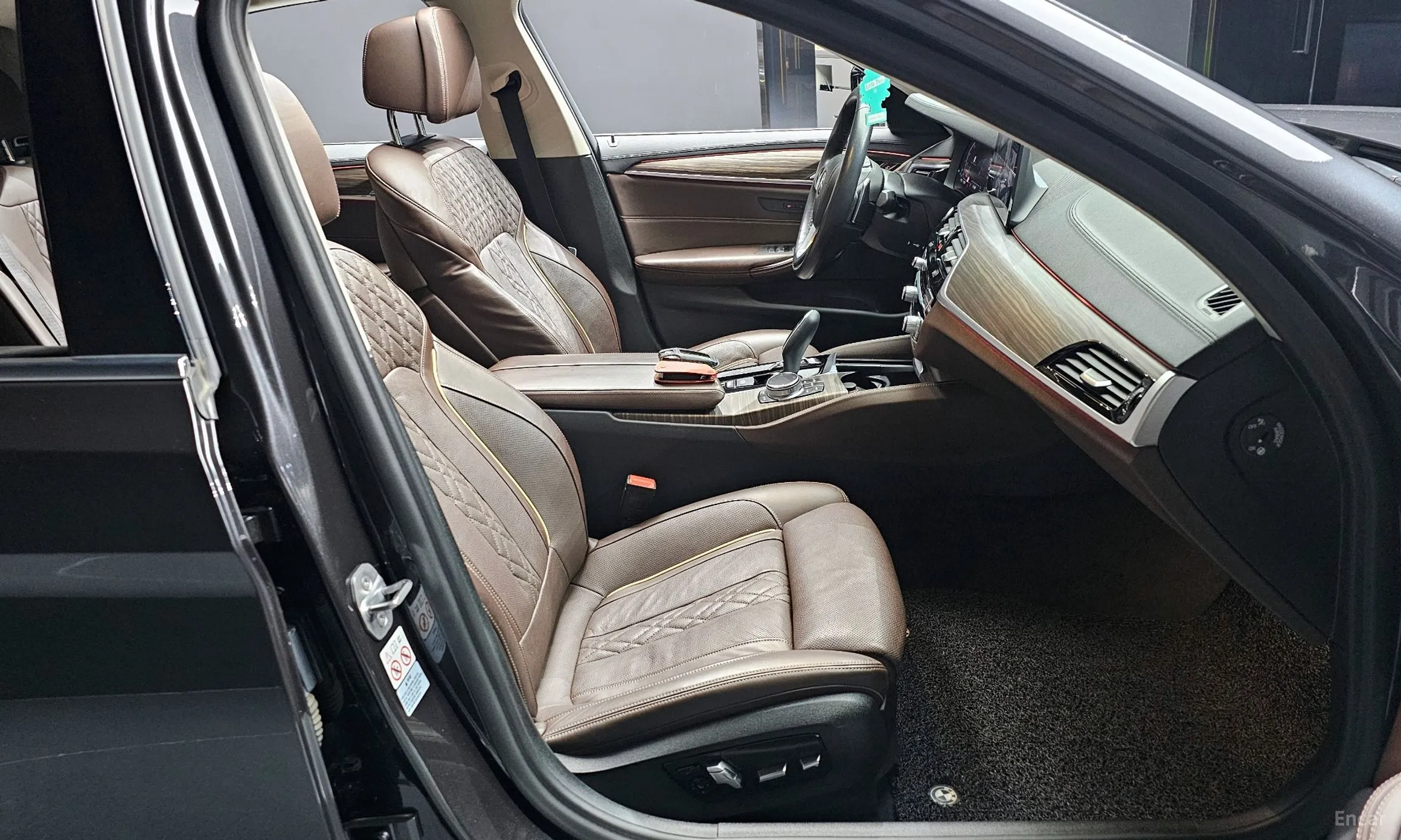 BMW 5 Series (G30) превью 10