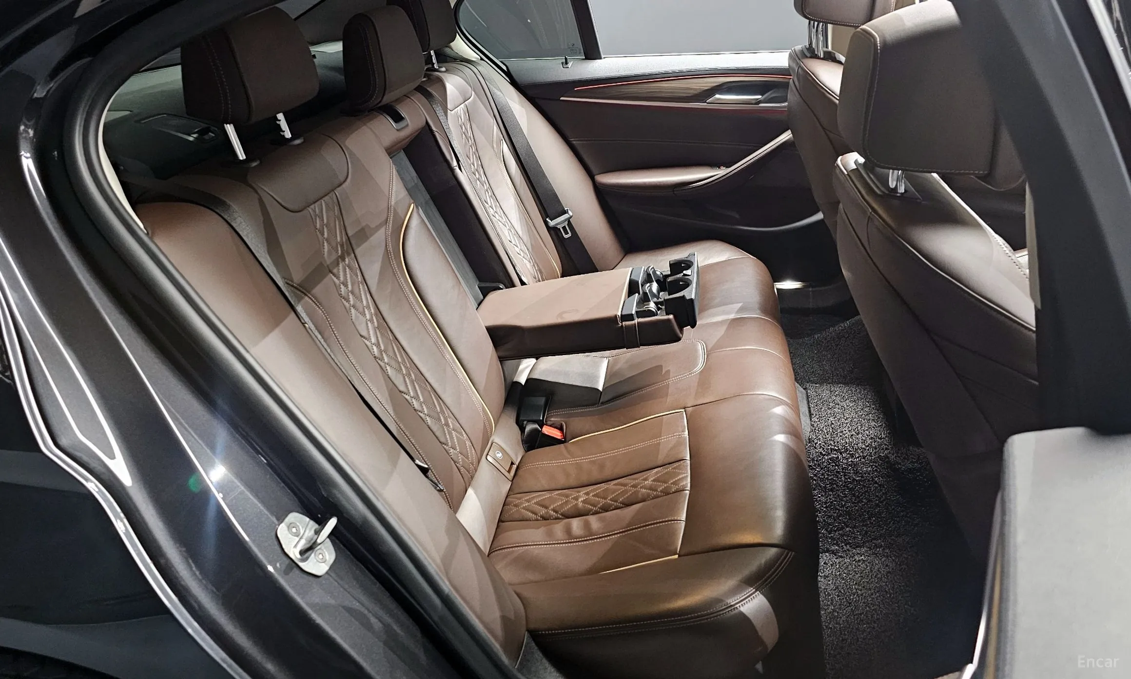 BMW 5 Series (G30) превью 12