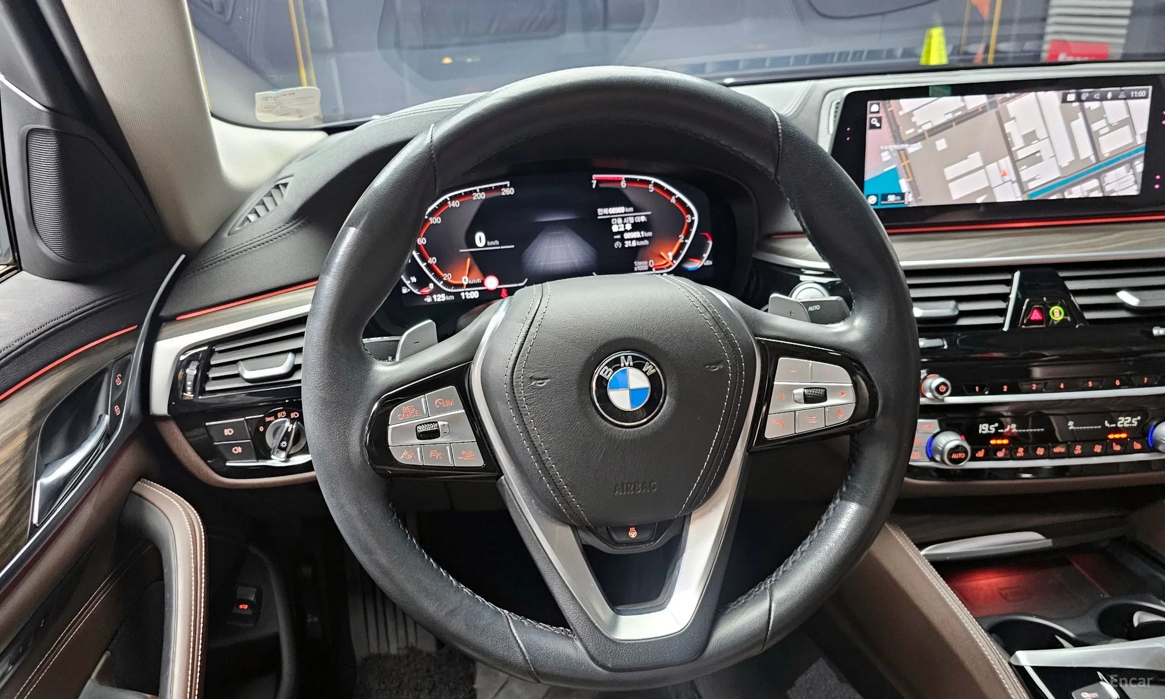 BMW 5 Series (G30) превью 13