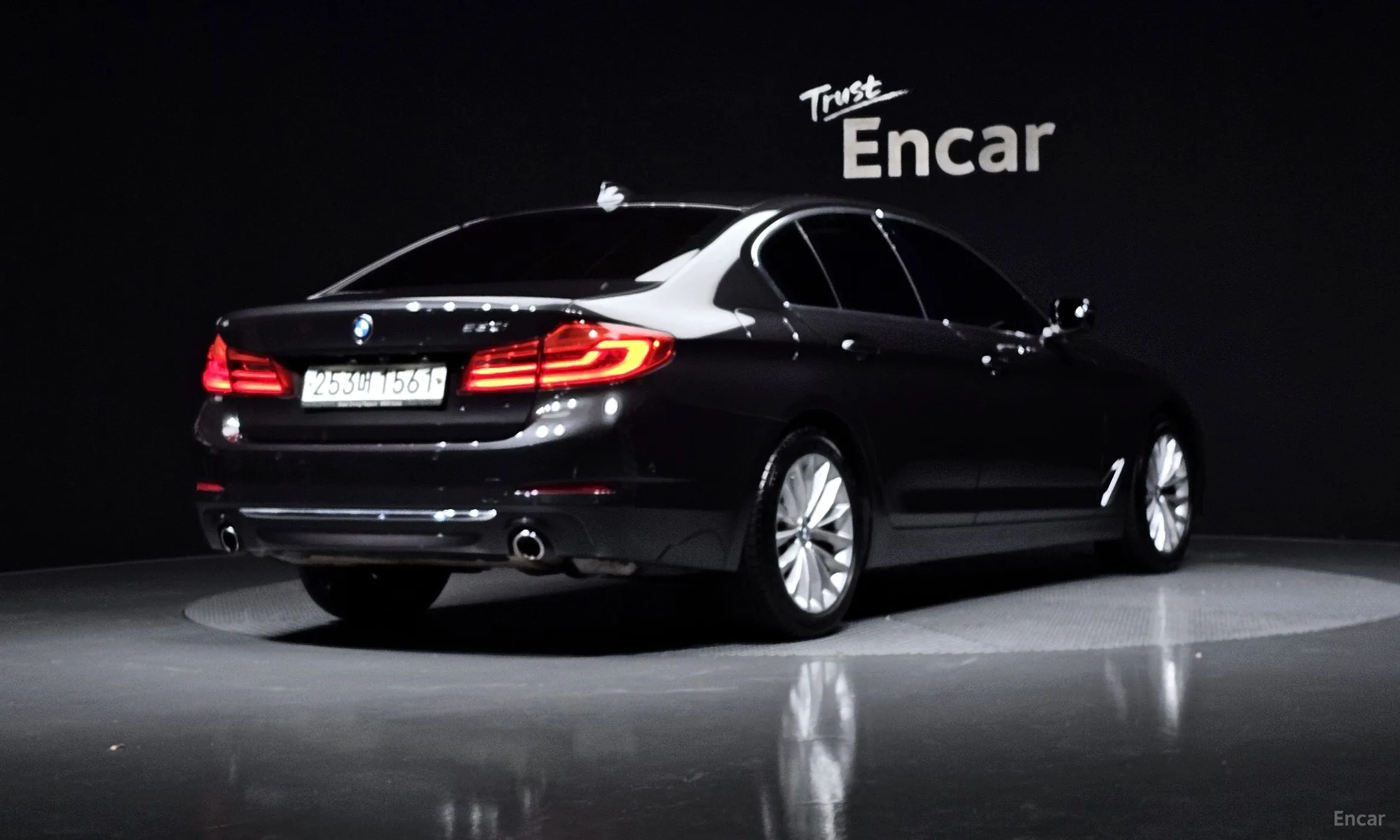 BMW 5 Series (G30) превью 2