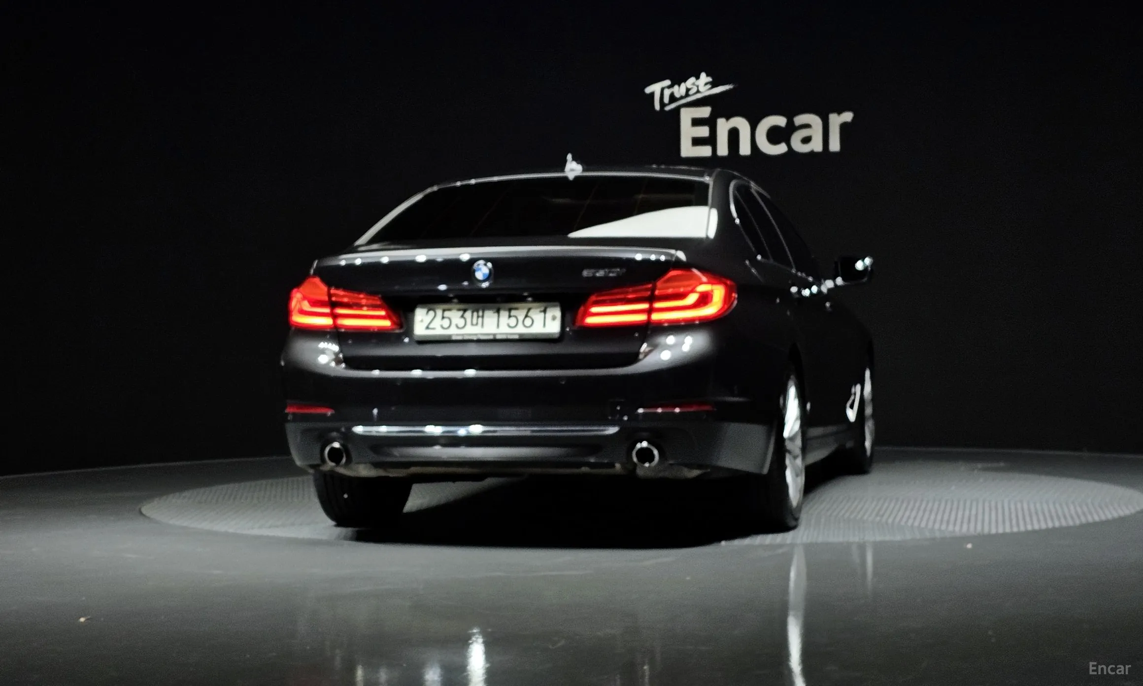 BMW 5 Series (G30) превью 4