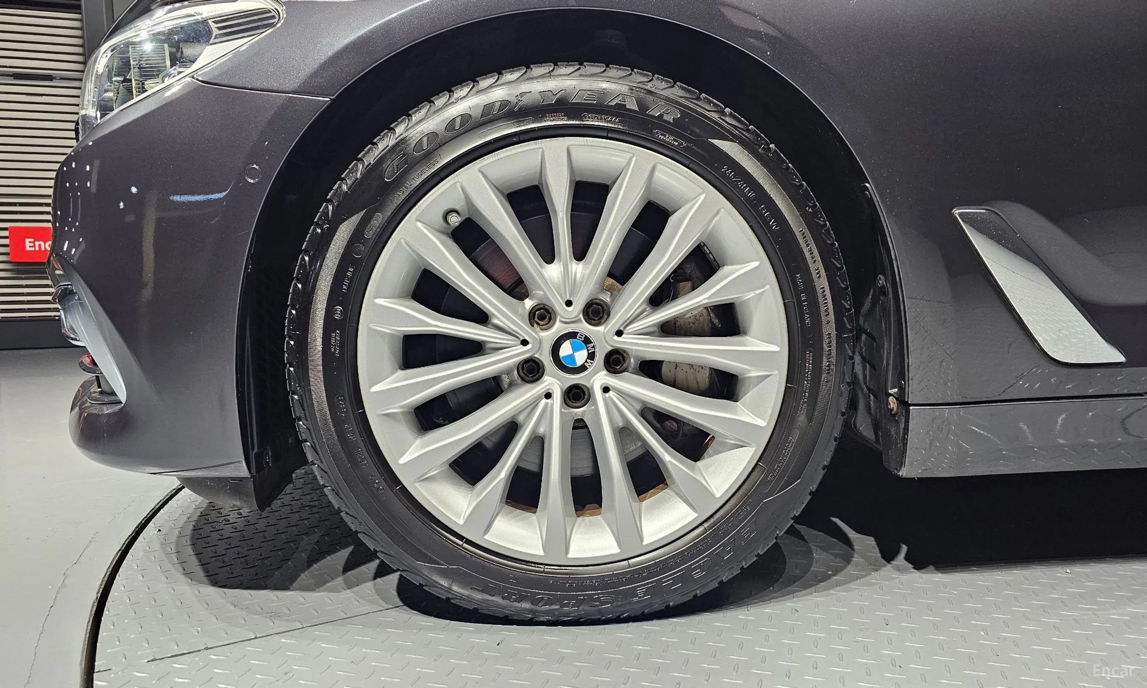 BMW 5 Series (G30) превью 5