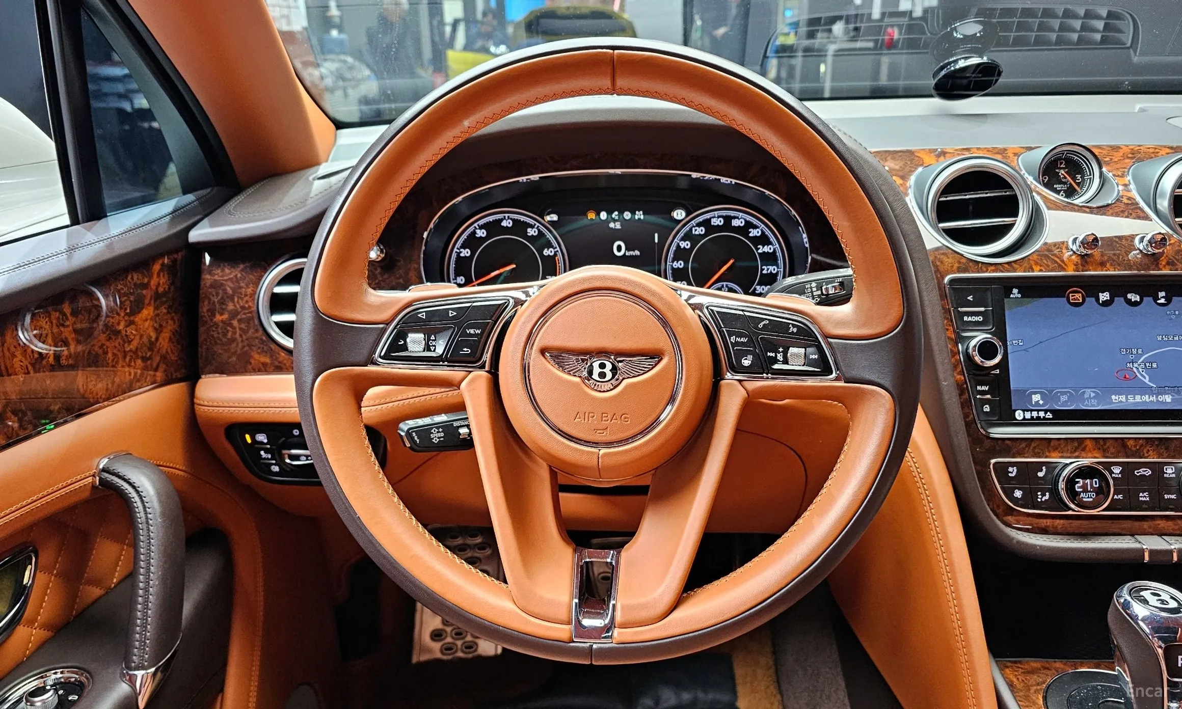 Bentley Bentayga превью 14
