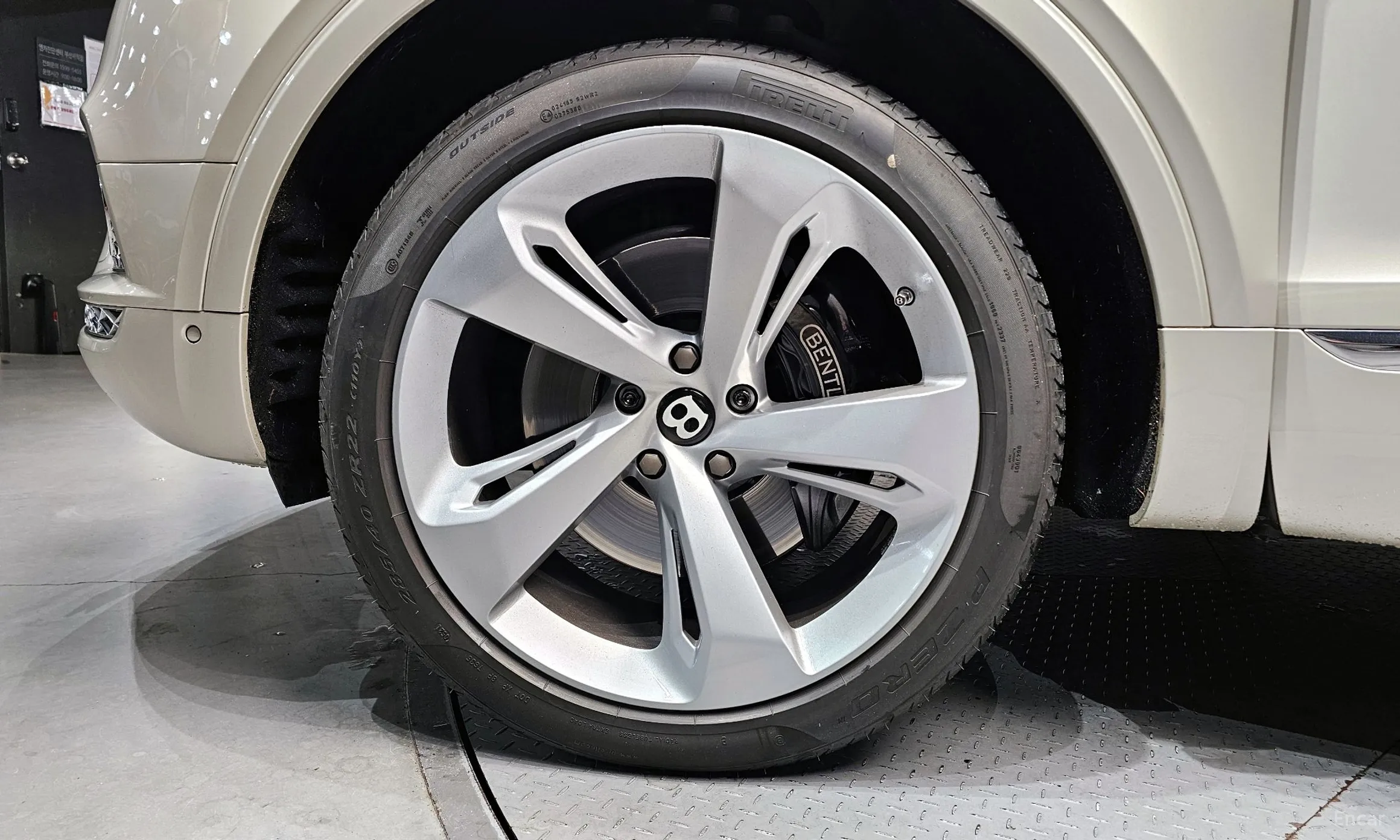 Bentley Bentayga превью 5