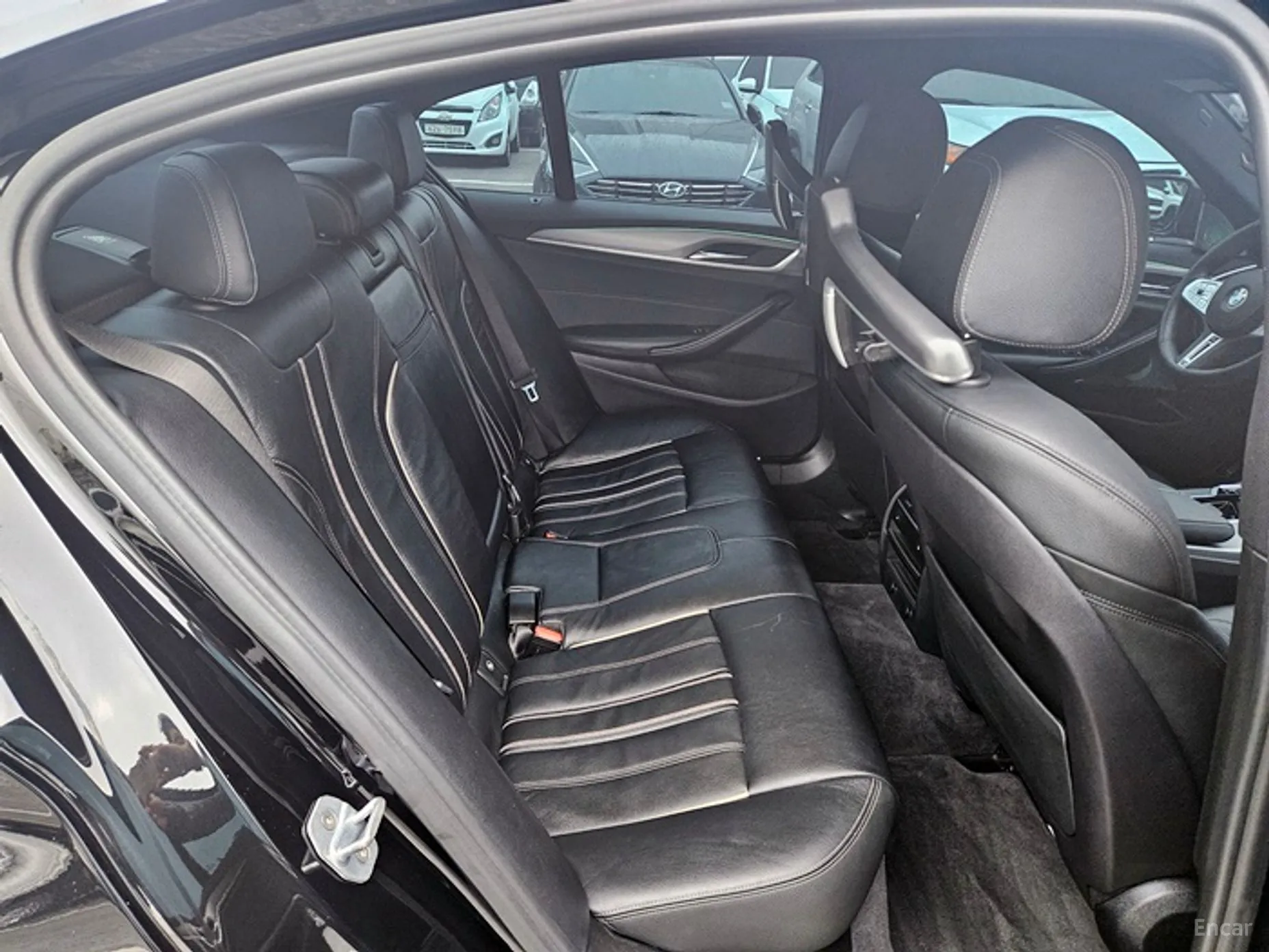 BMW 5 Series (G30) превью 12