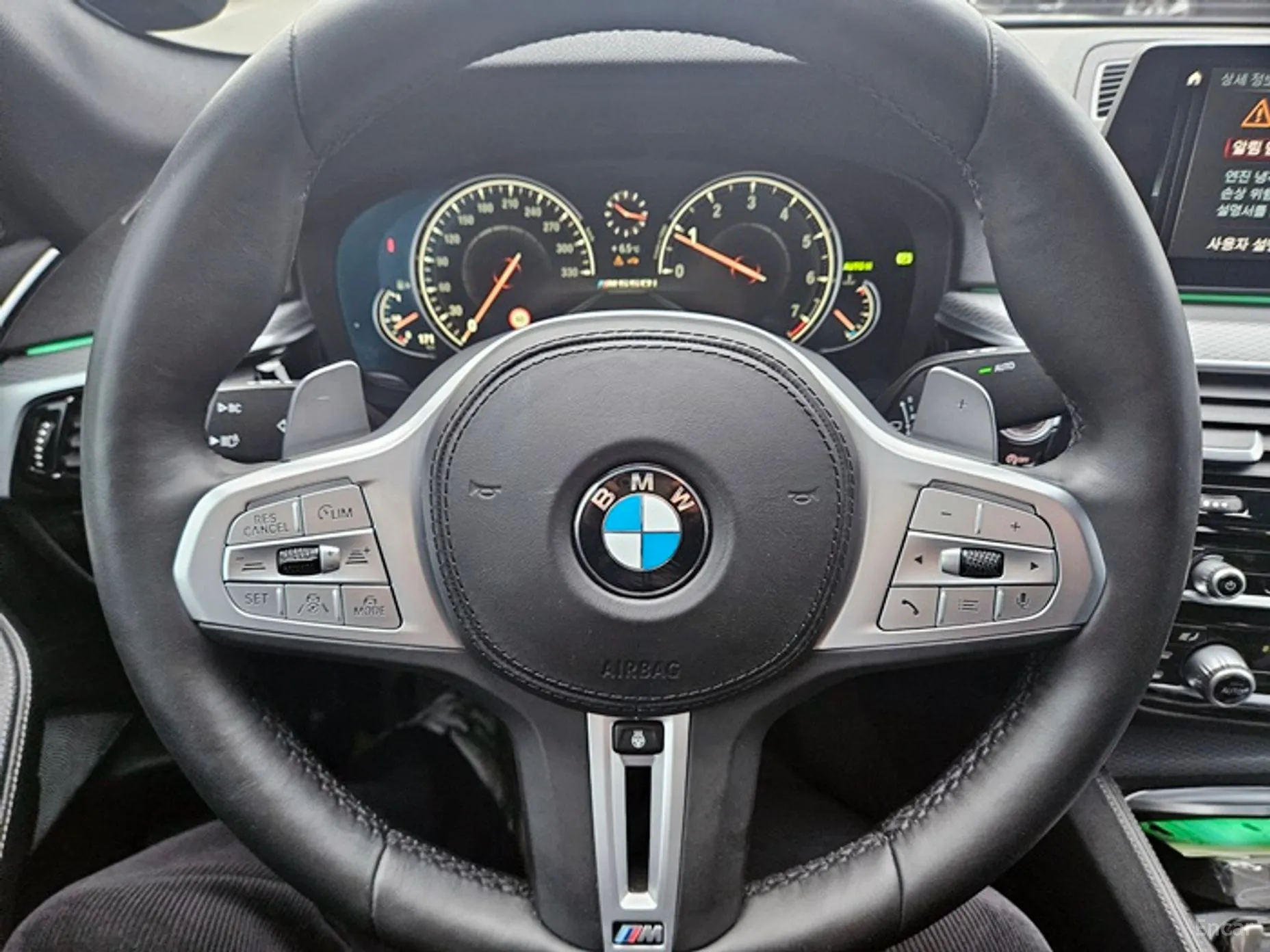 BMW 5 Series (G30) превью 8