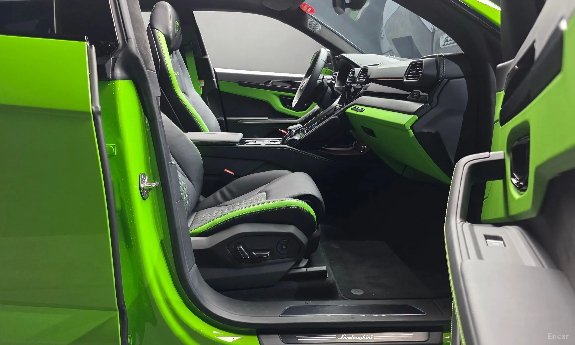 Lamborghini Urus превью 10