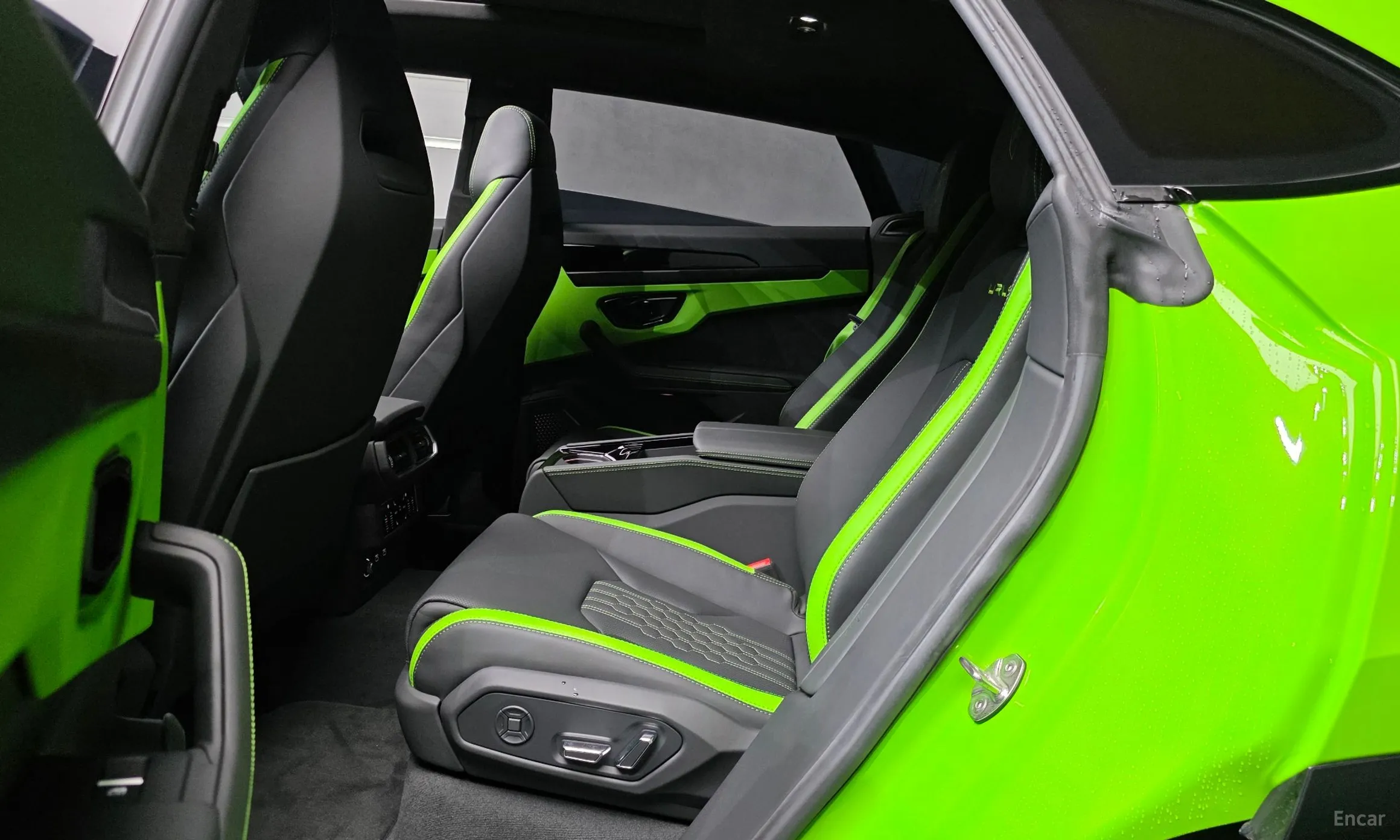 Lamborghini Urus превью 12