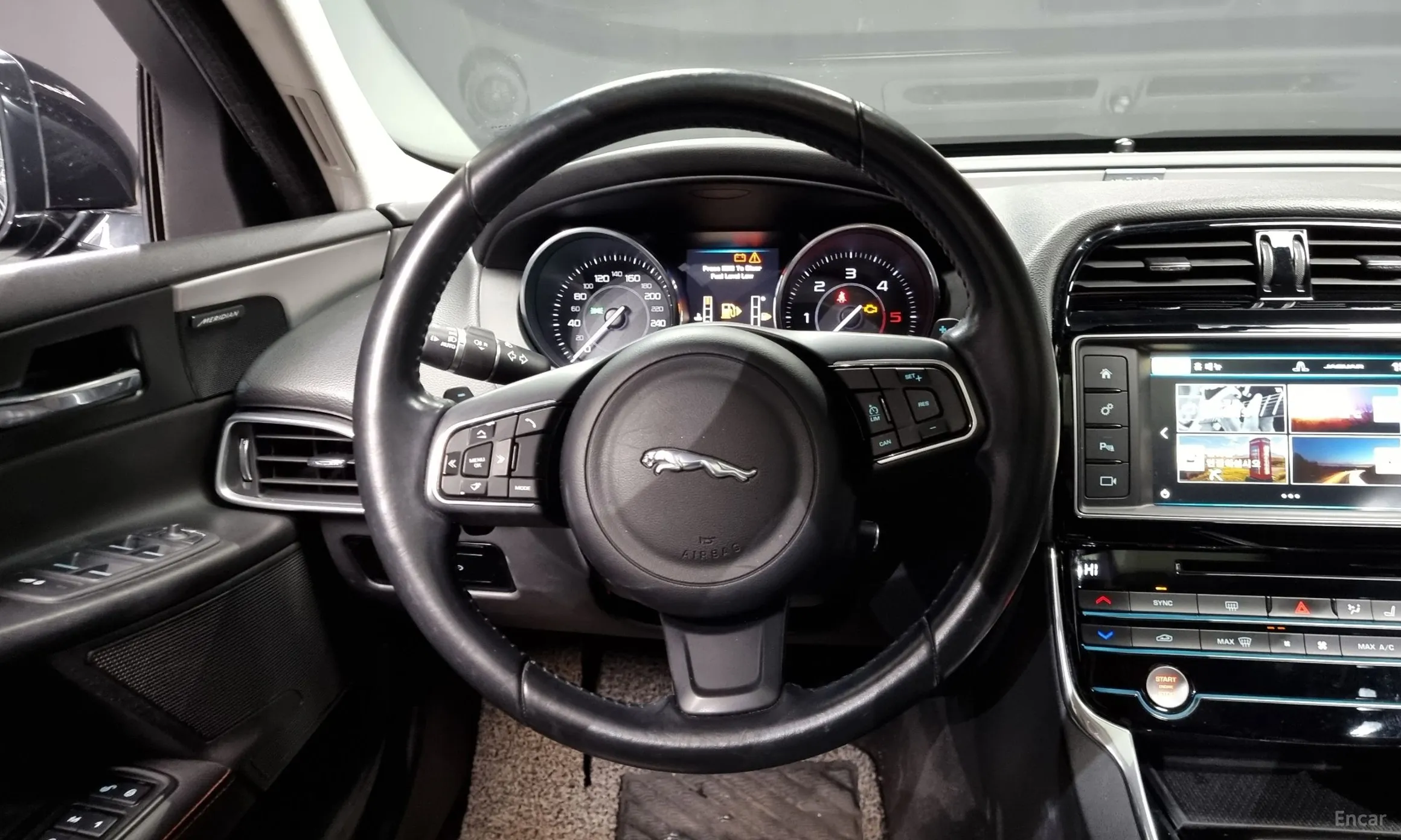 Jaguar XE превью 13