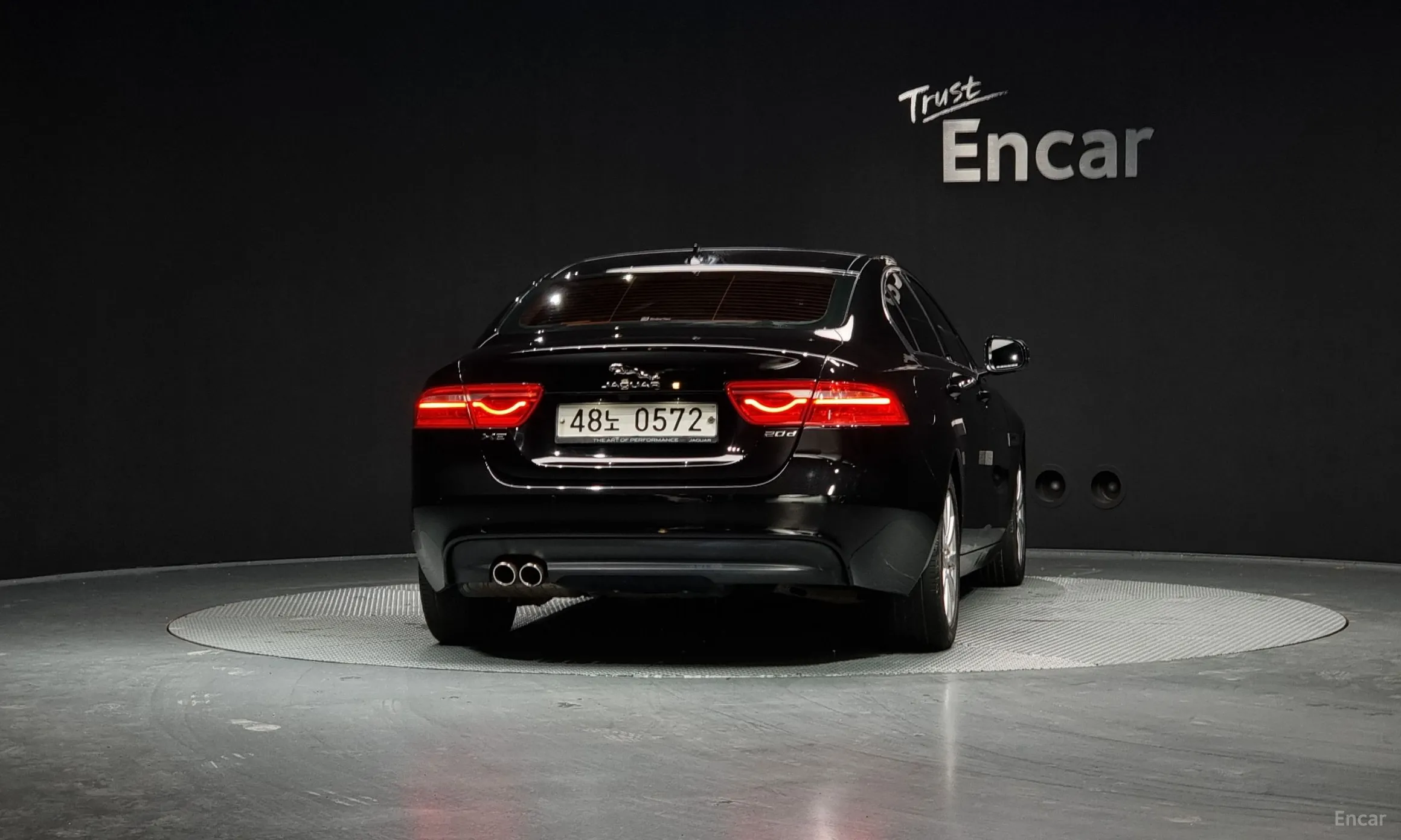 Jaguar XE превью 4