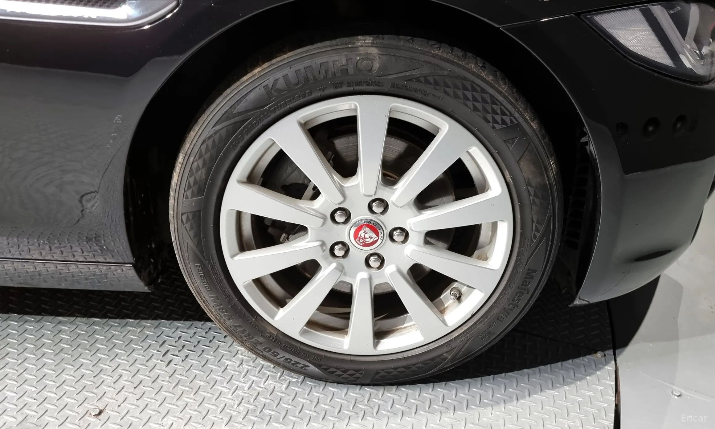 Jaguar XE превью 5