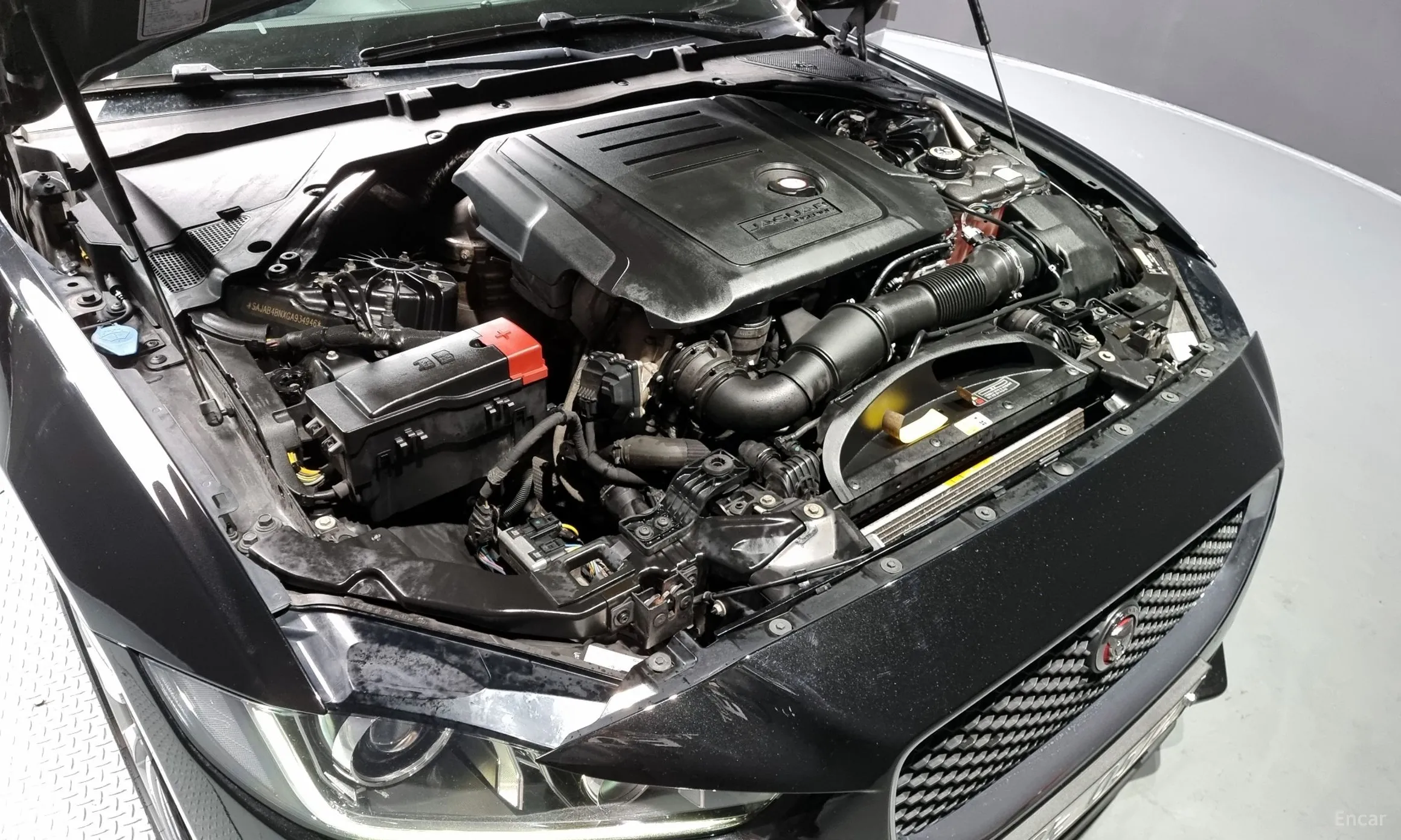 Jaguar XE превью 6