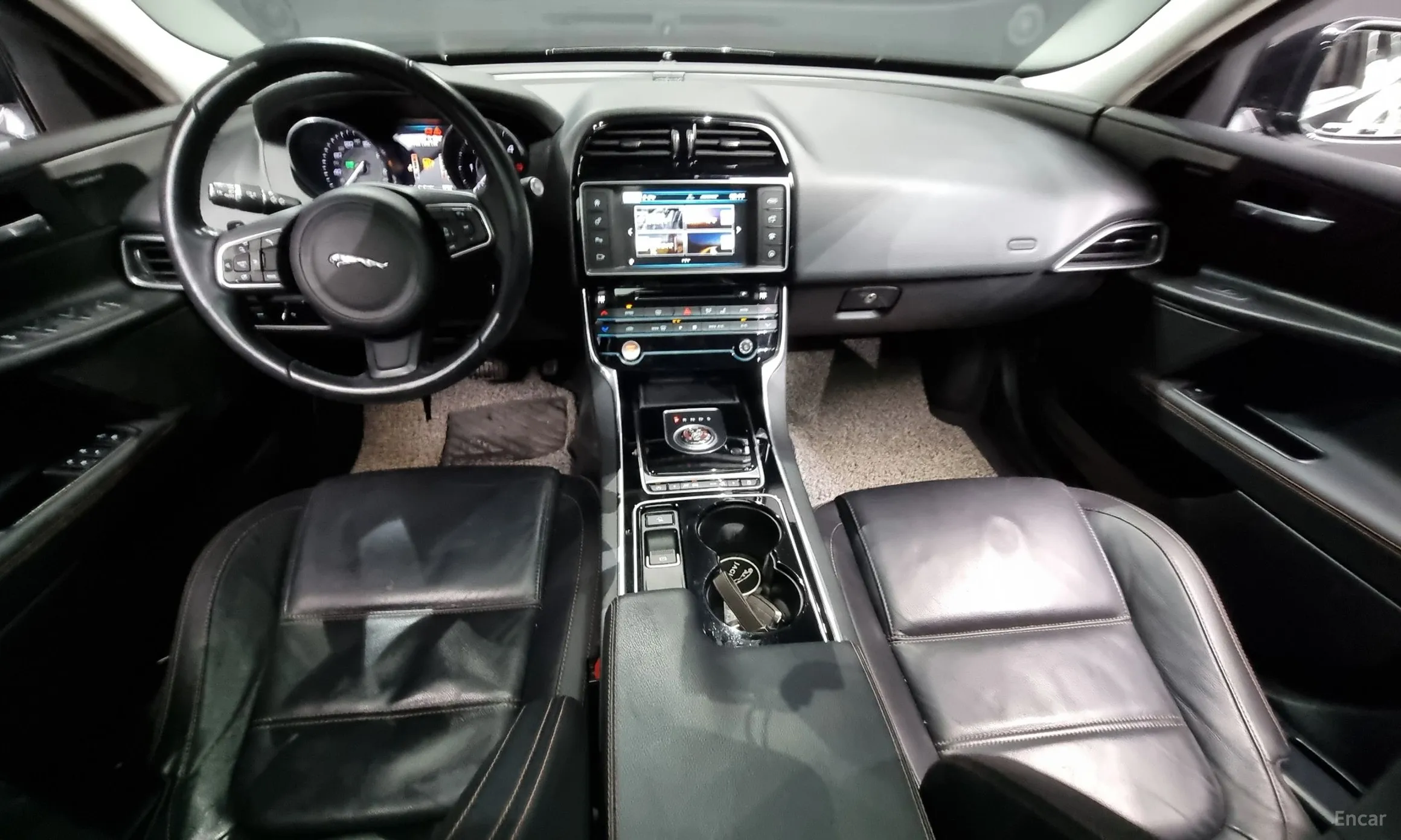Jaguar XE превью 7