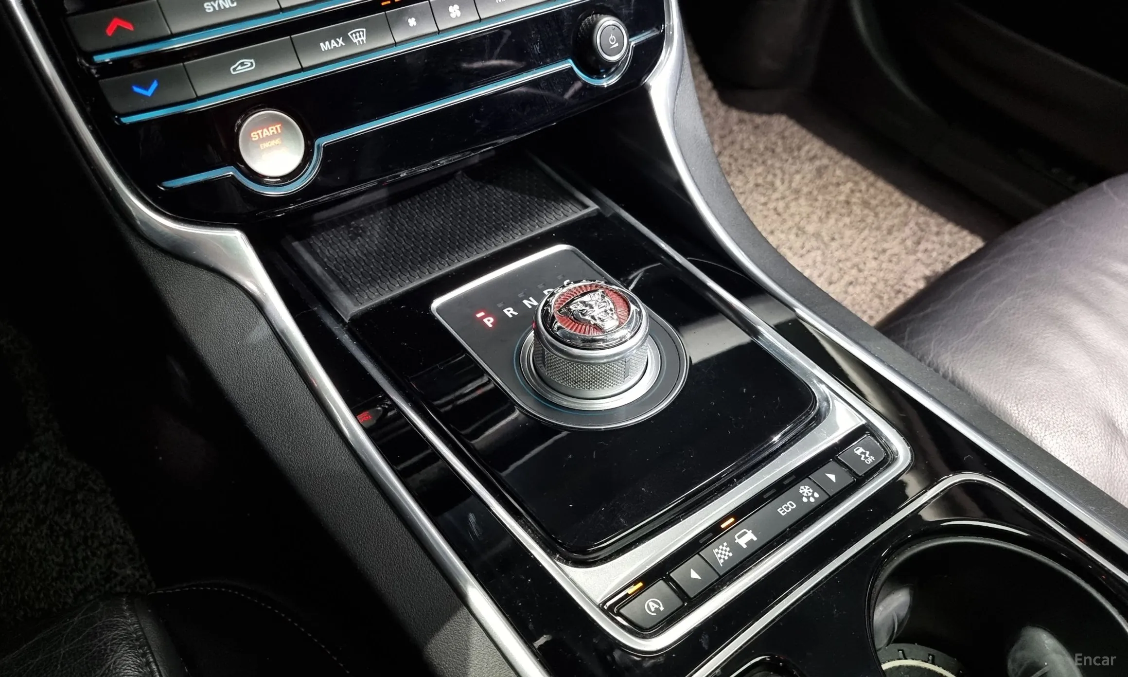Jaguar XE превью 9