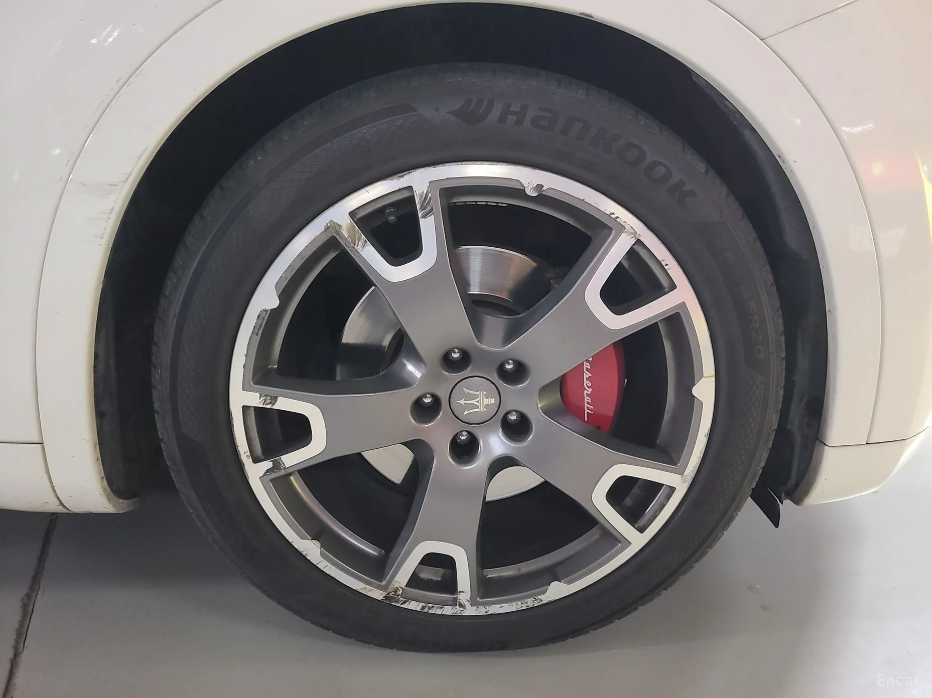 Maserati Levante превью 14