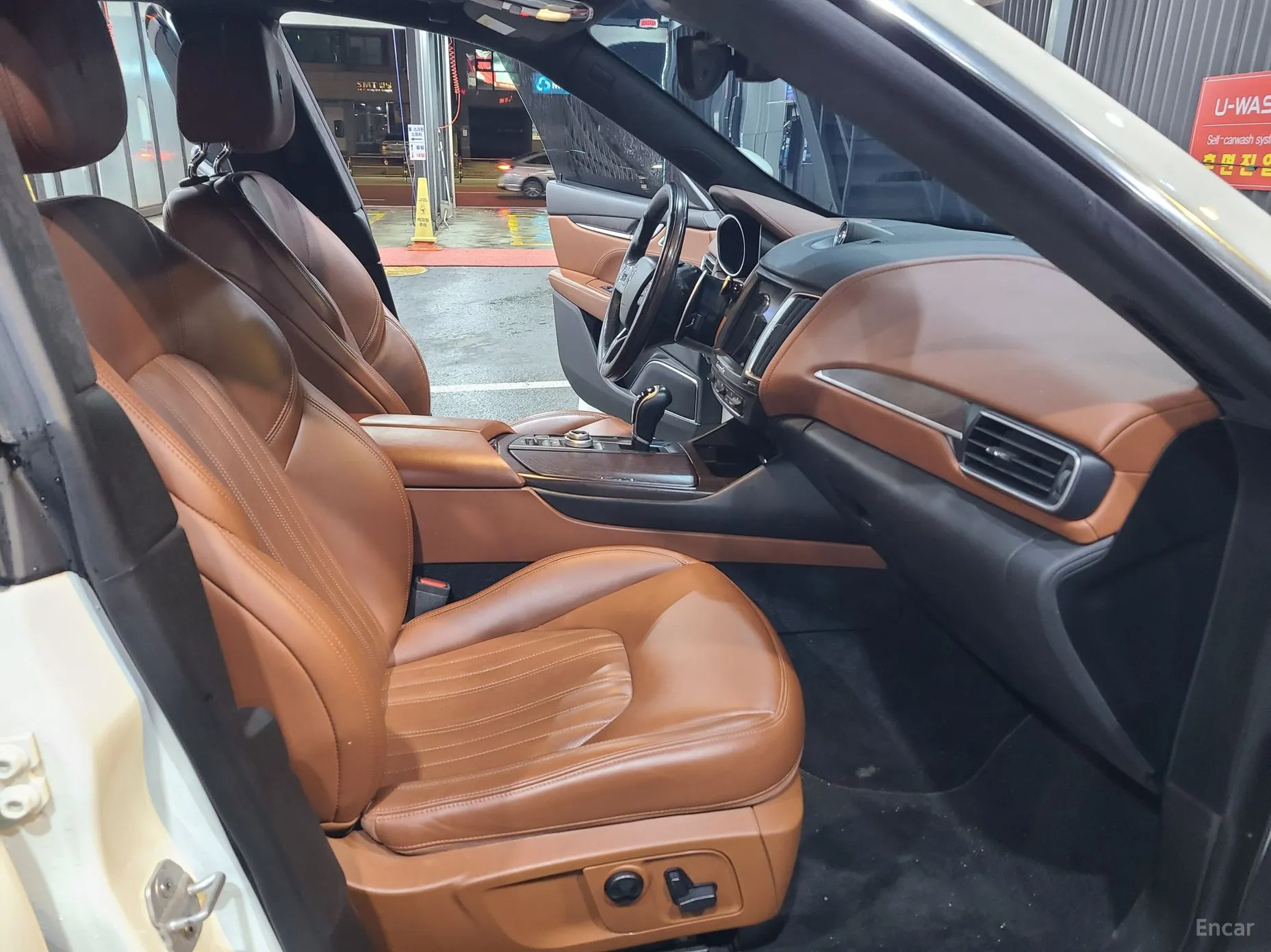 Maserati Levante превью 15