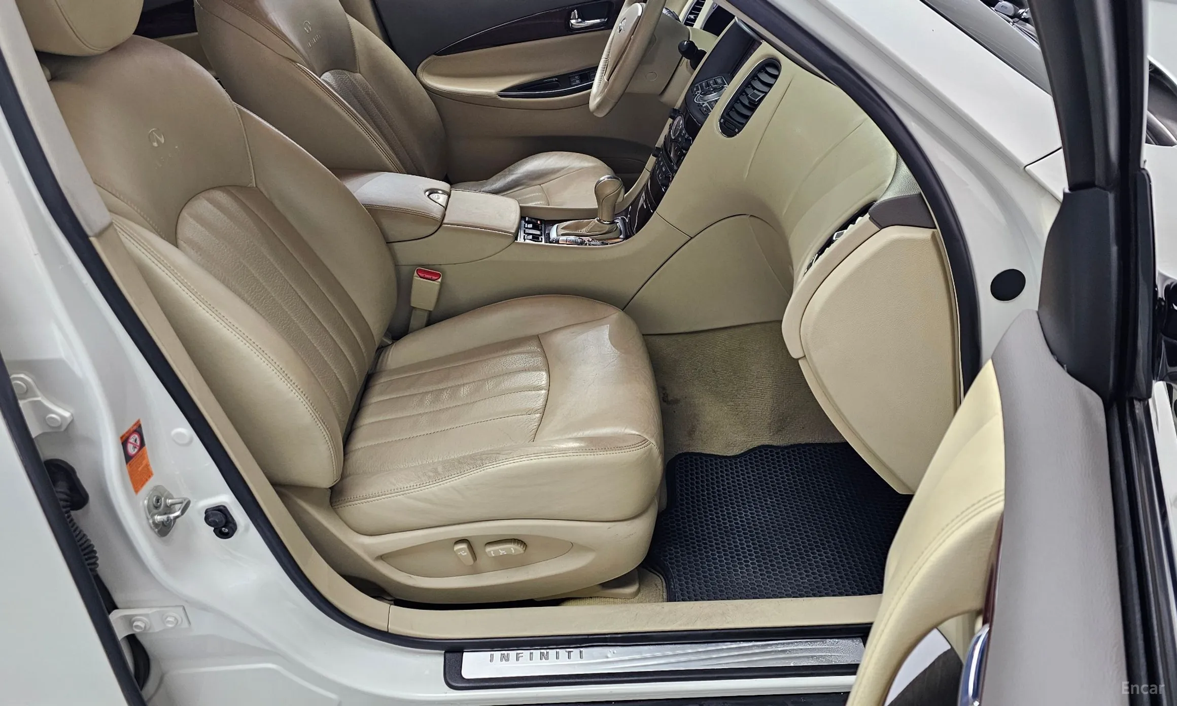 Infiniti EX35 превью 10