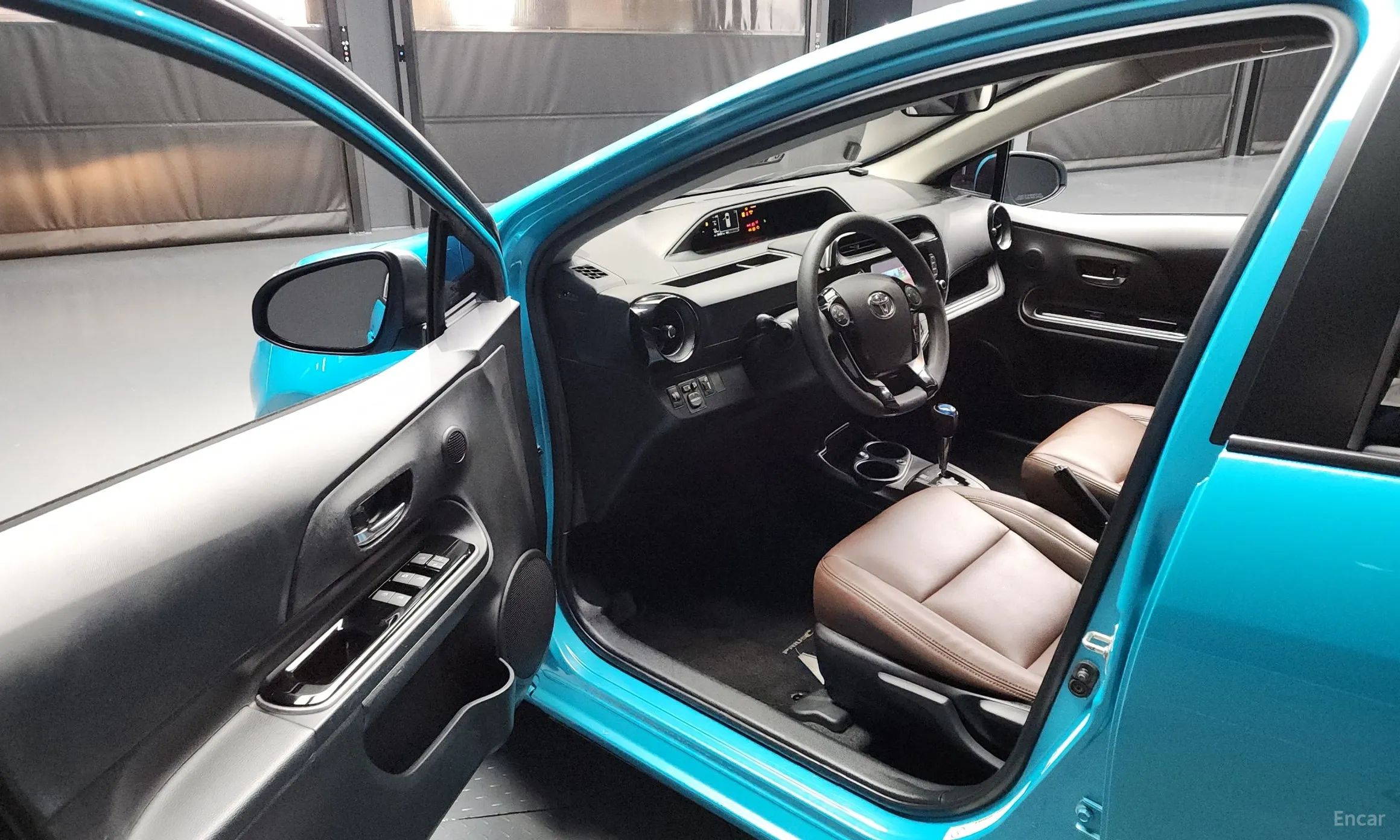 Toyota Prius C превью 10