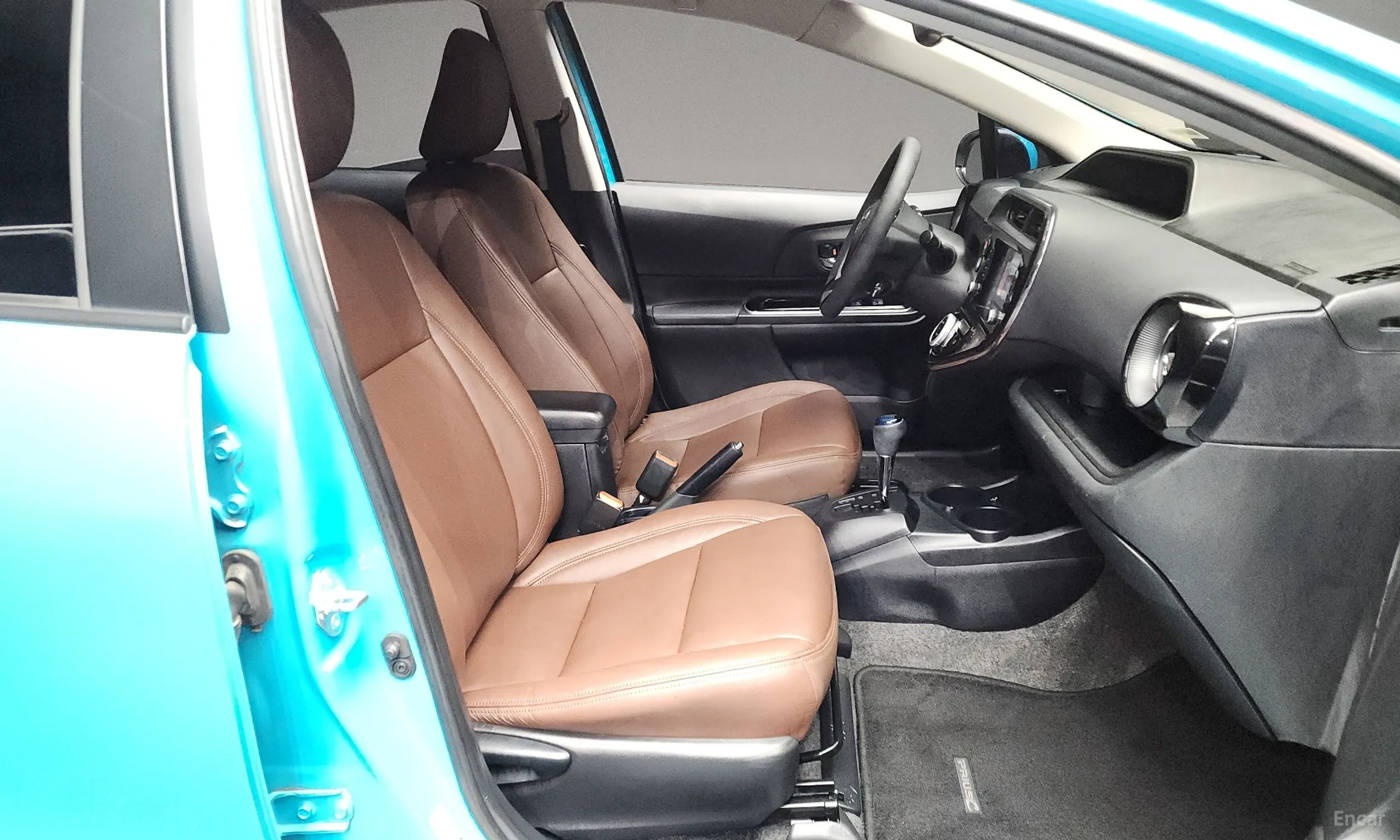 Toyota Prius C превью 11