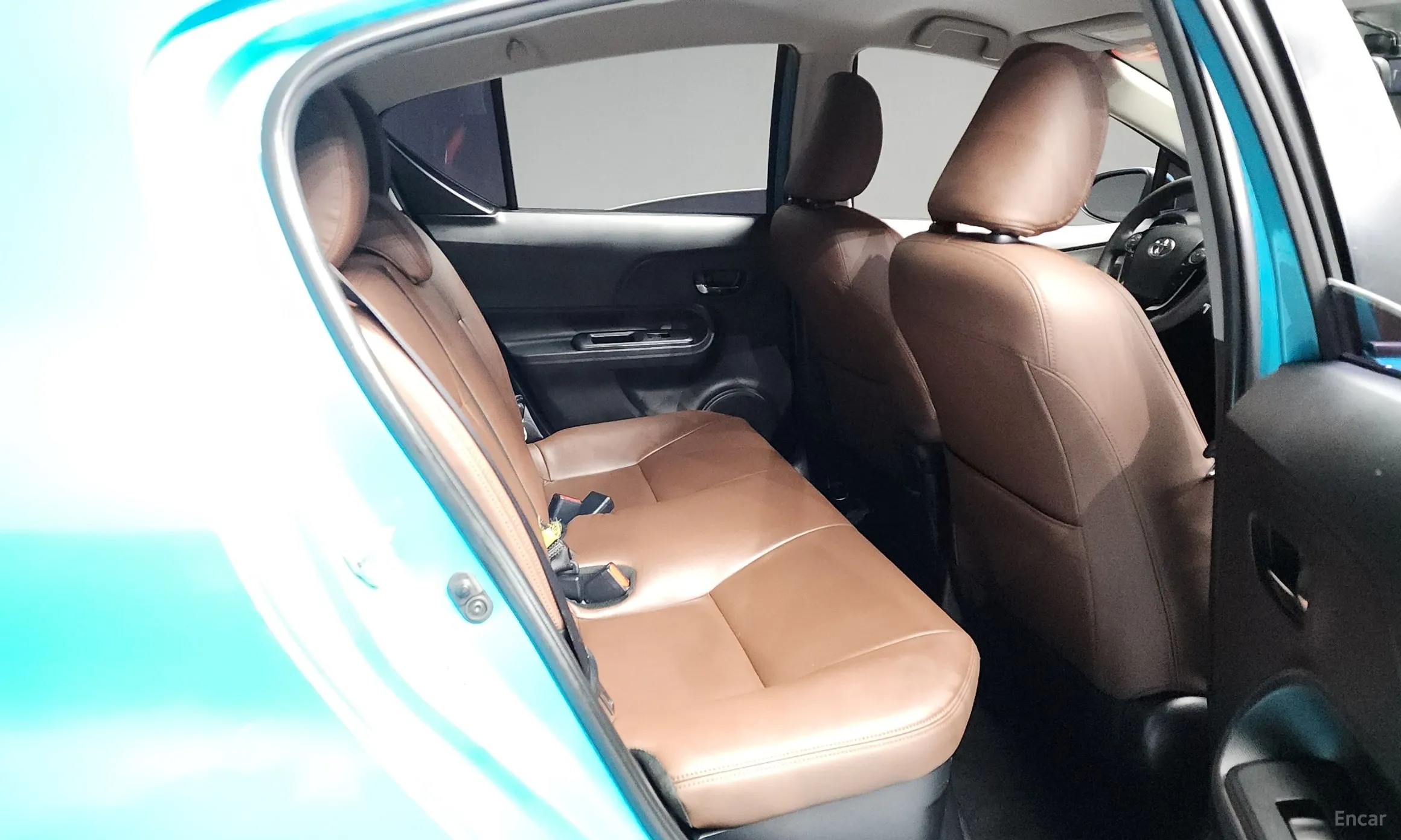 Toyota Prius C превью 12