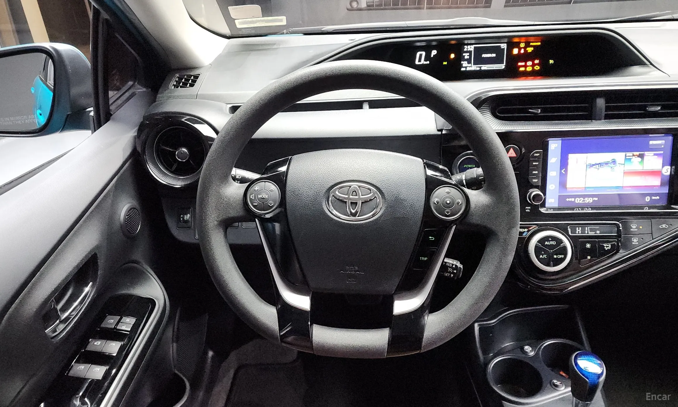 Toyota Prius C превью 13