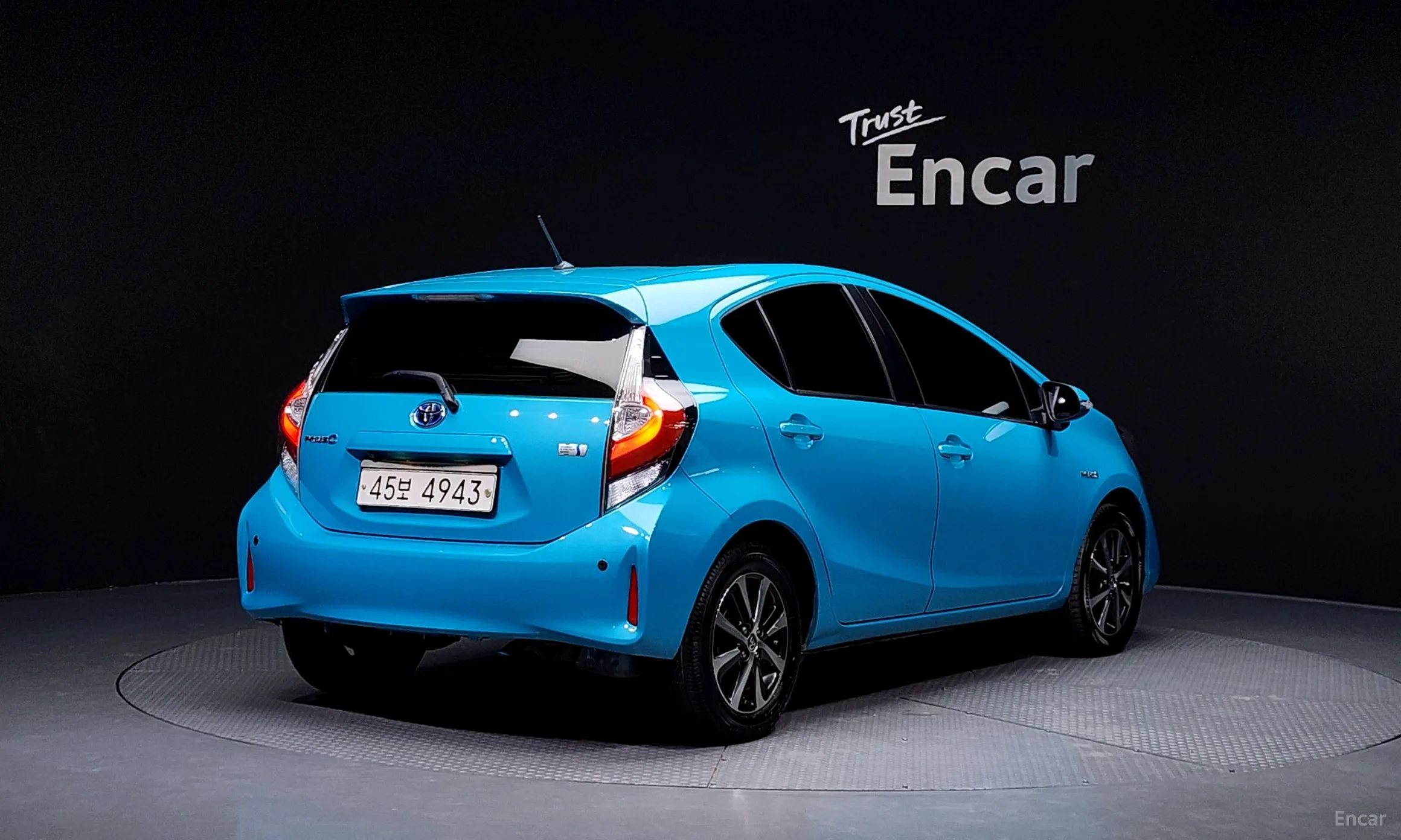Toyota Prius C превью 2