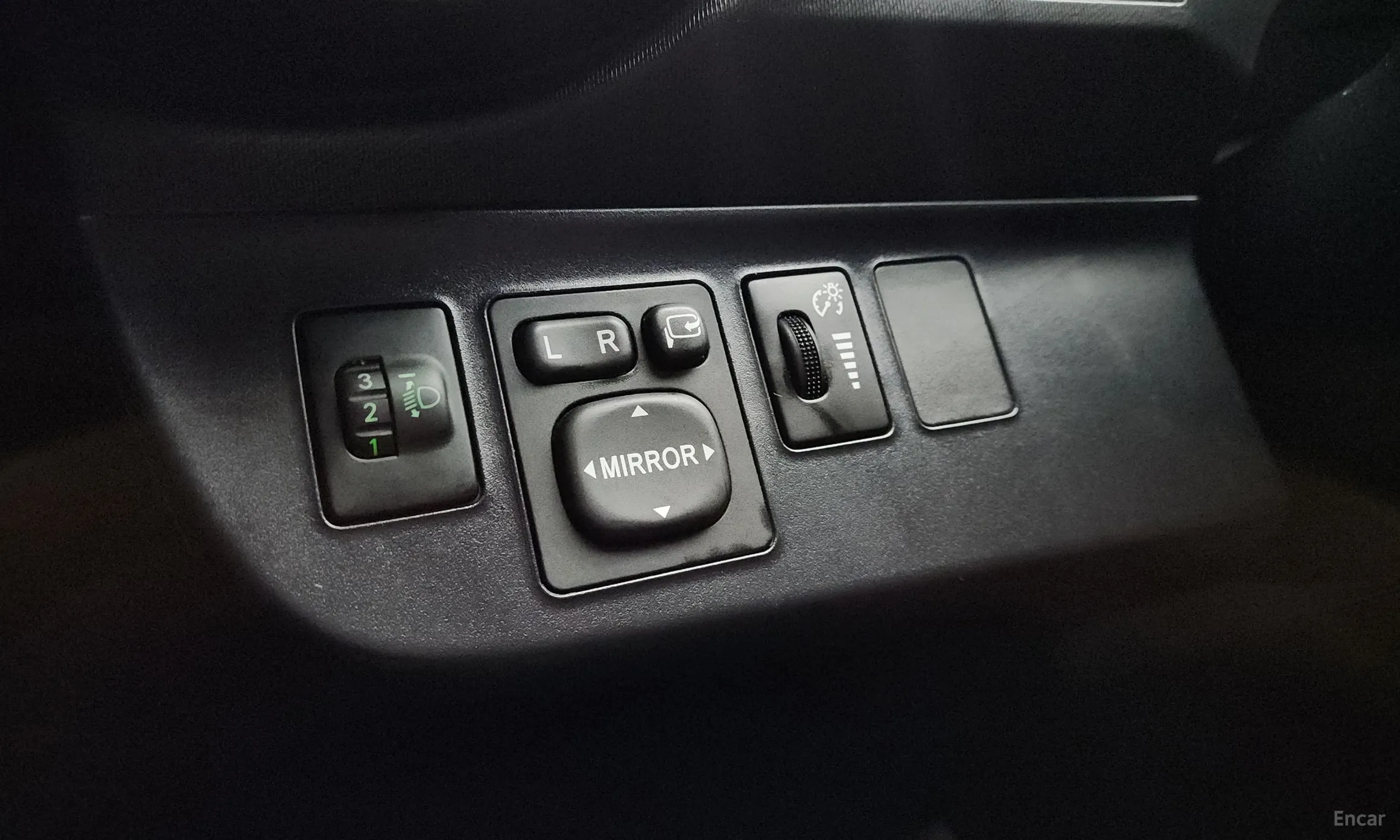 Toyota Prius C превью 16