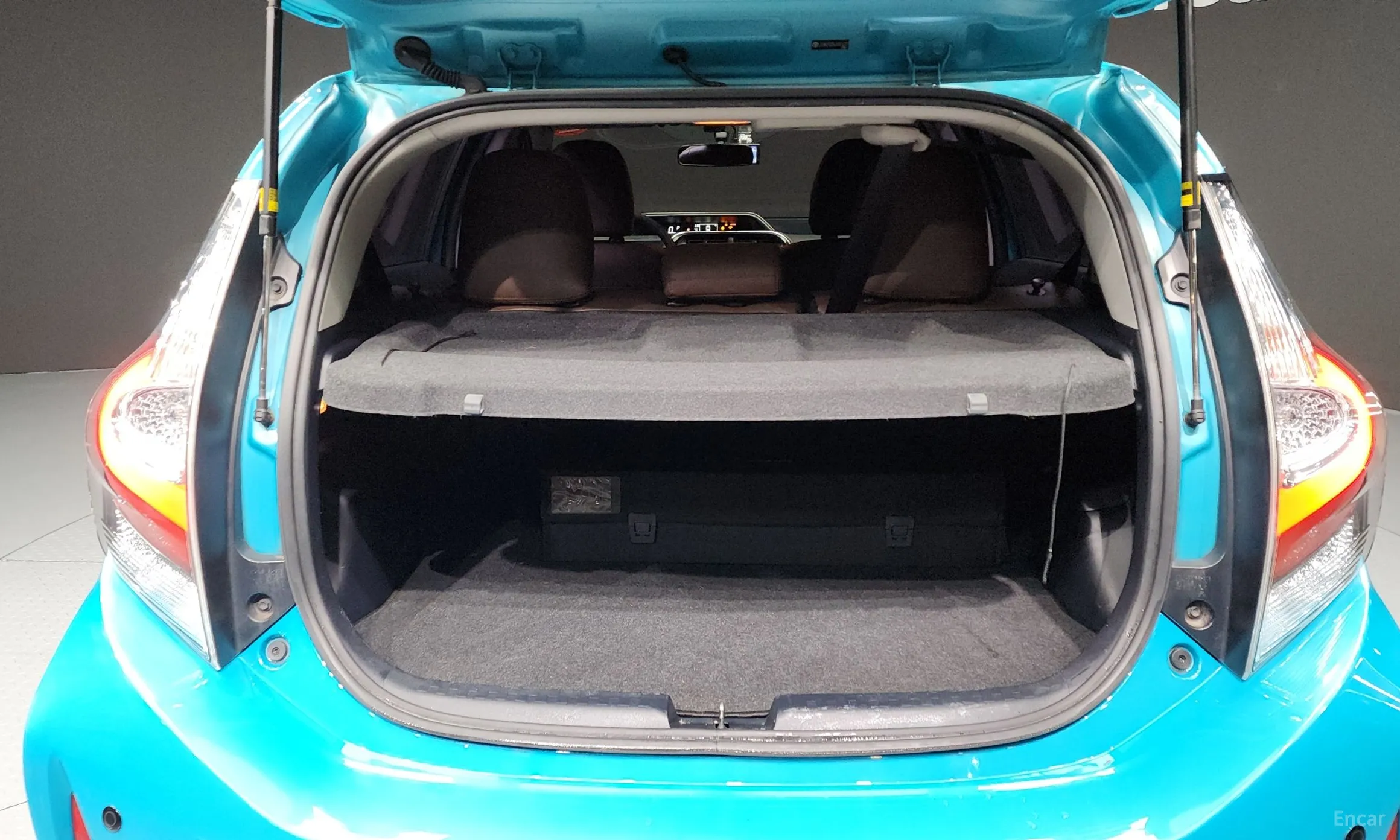 Toyota Prius C превью 20