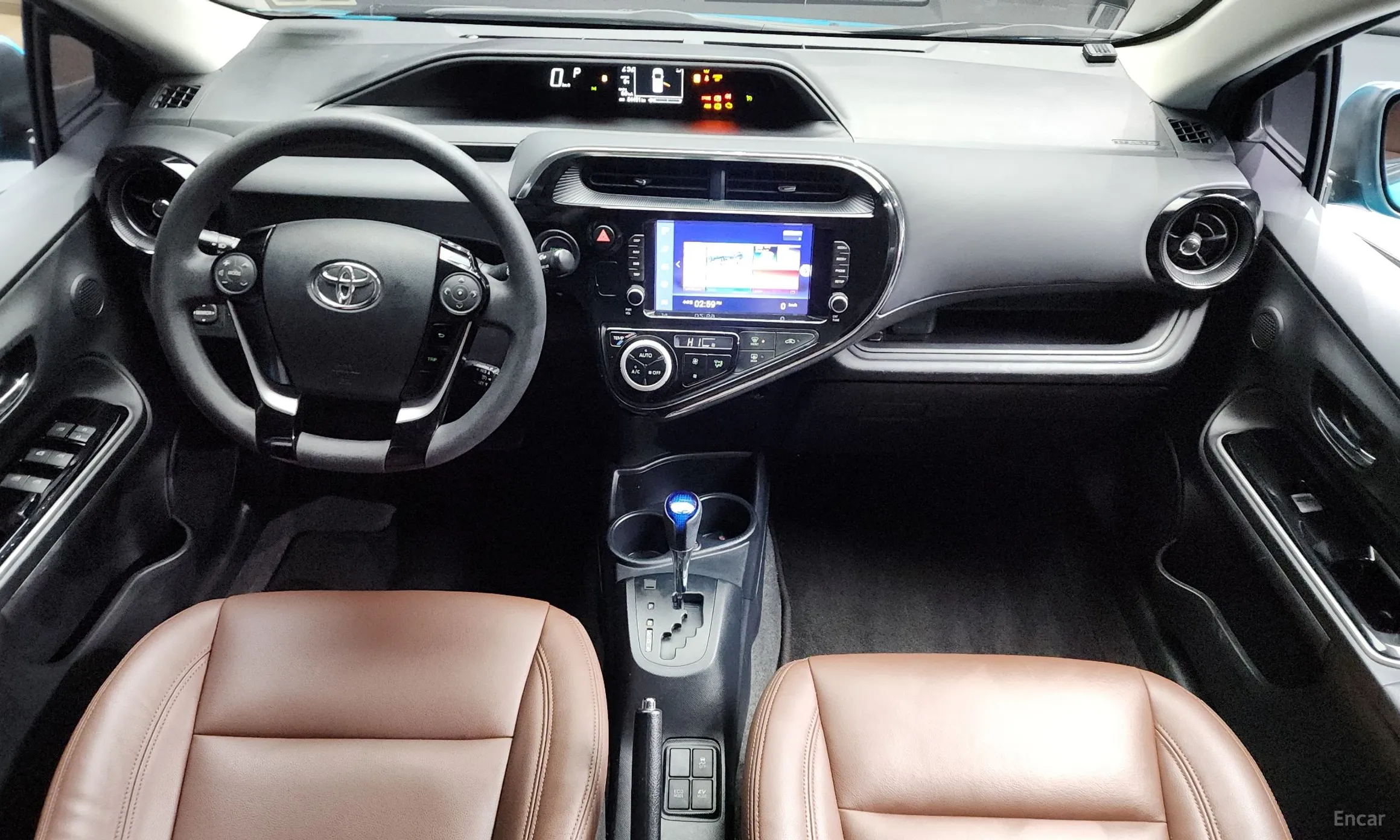 Toyota Prius C превью 7