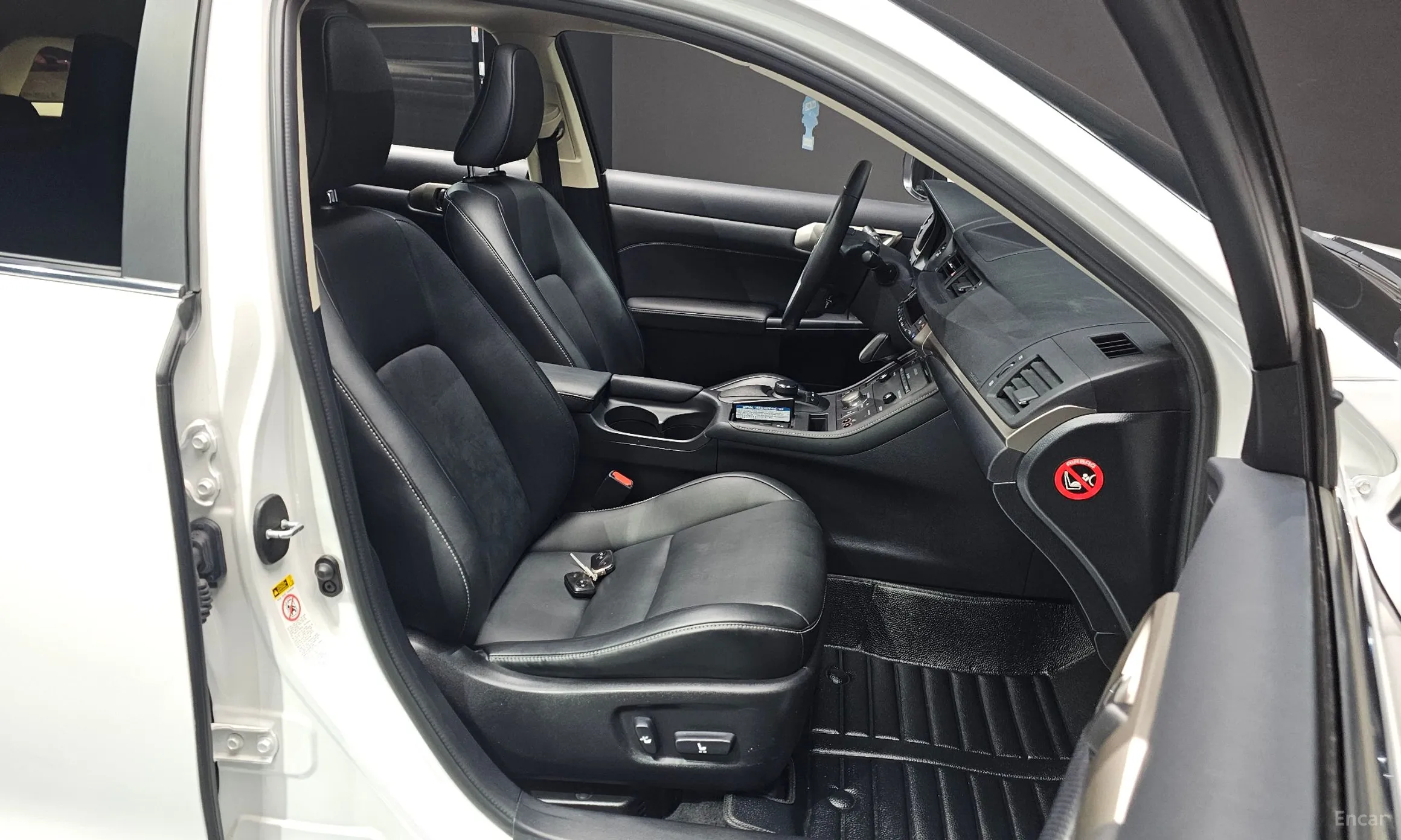 Lexus CT200h превью 10