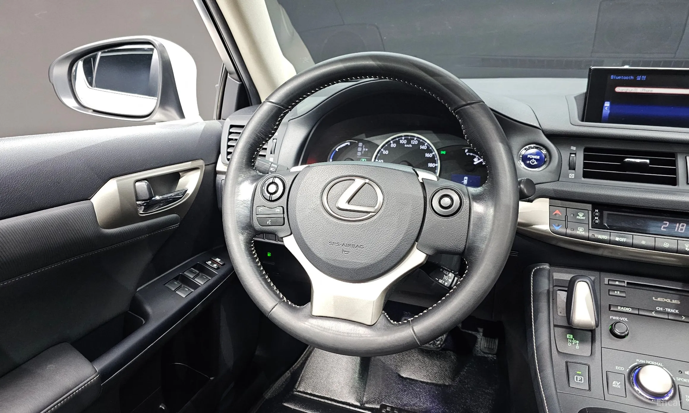 Lexus CT200h превью 13