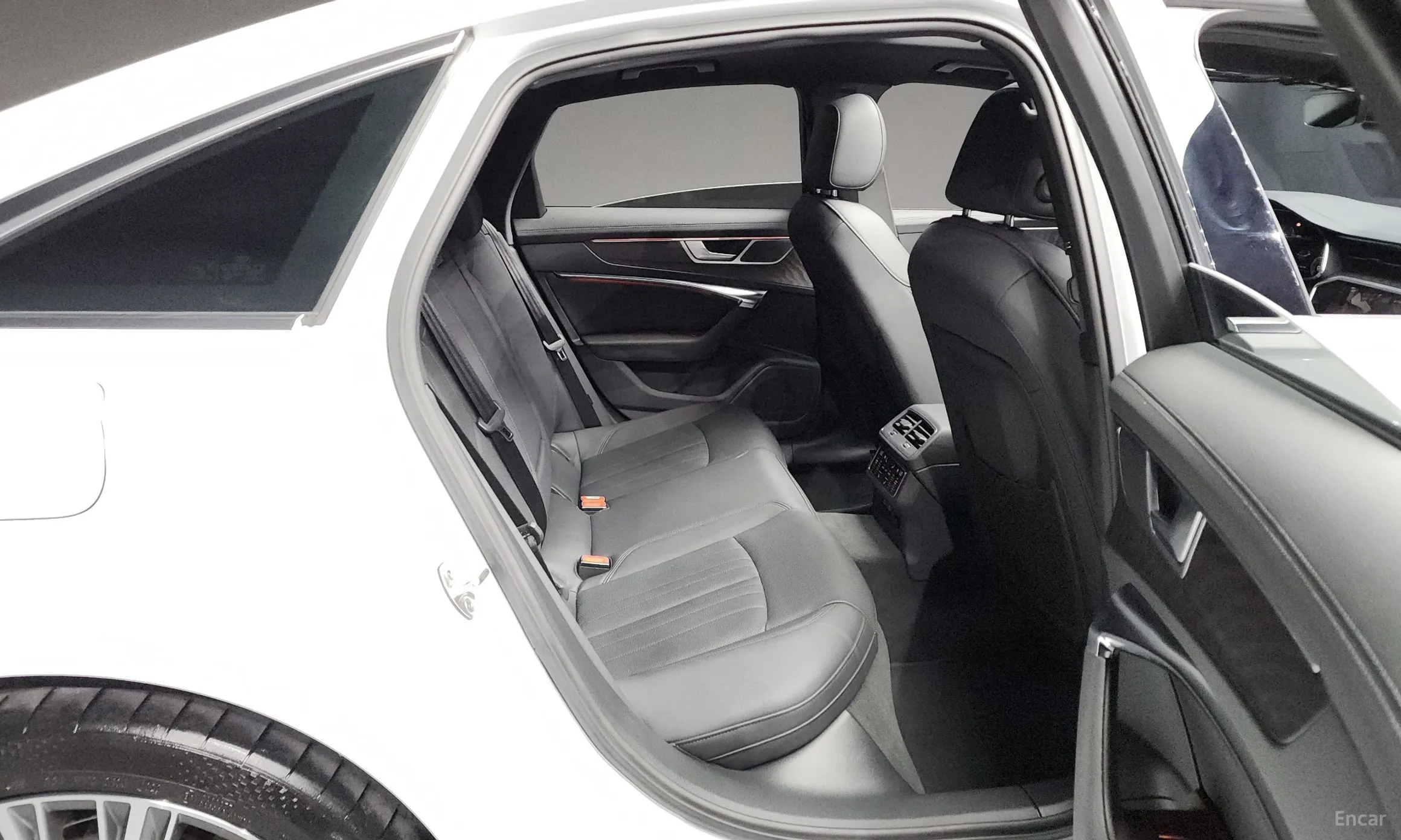 Audi A6 (C8) превью 12
