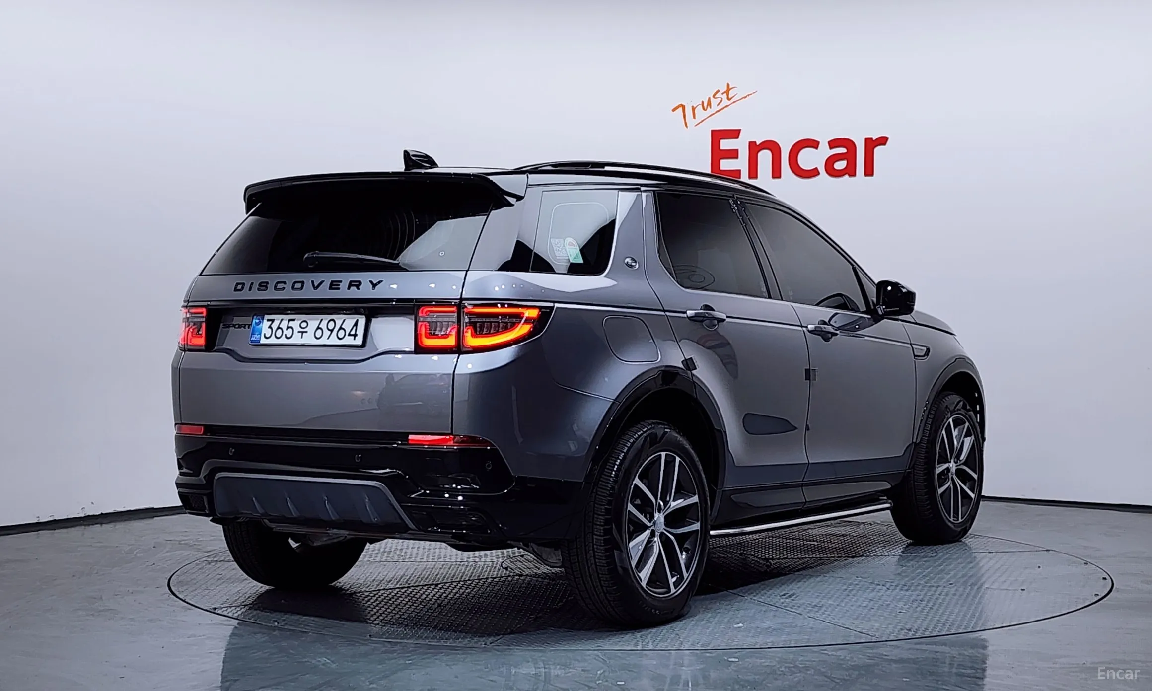 Land Rover Discovery Sports превью 2
