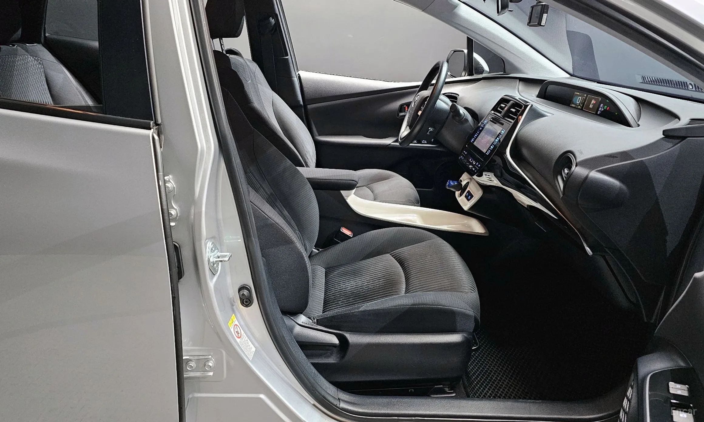 Toyota Prius 4th Generation превью 11